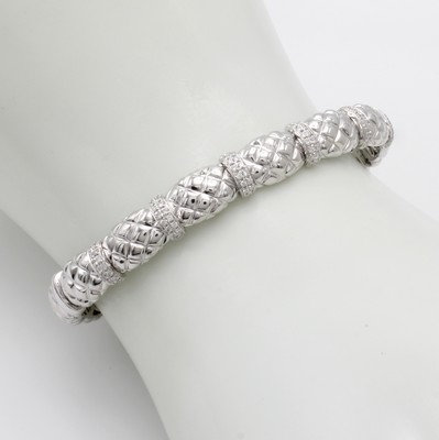 27027009a - Armreif mit Brillanten, WG 750/000, Brill. zus. ca. 0.34 ct feines Weiß/si, offen u. l. ...