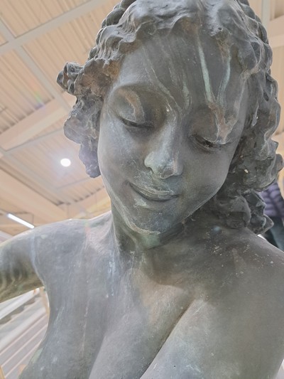 27027022c - Lebensgroße Brunnenfigur/Bronzefigur, Italien, 20. Jh., Wassergießerin, junger ...