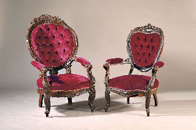 27027032a - Salongruppe, Frankreich, um 1860/70, Nussbaum massiv, geschnitzt, großes Sofa mit ...