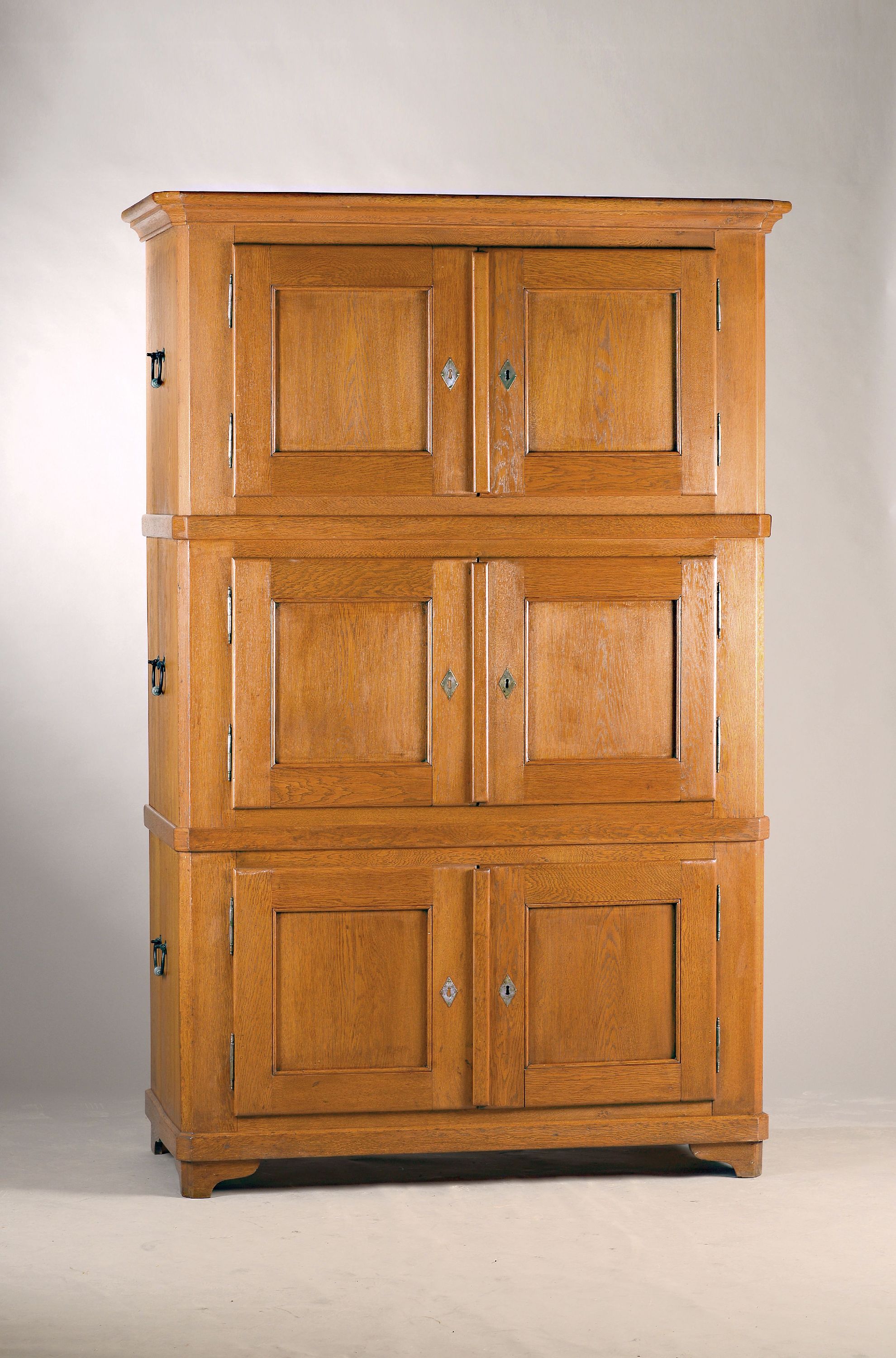 Image 27027178 - Brandschrank, Biedermeier, um 1820/30, Eiche massiv, dreiteilig, jedes Truhenteil mit ...