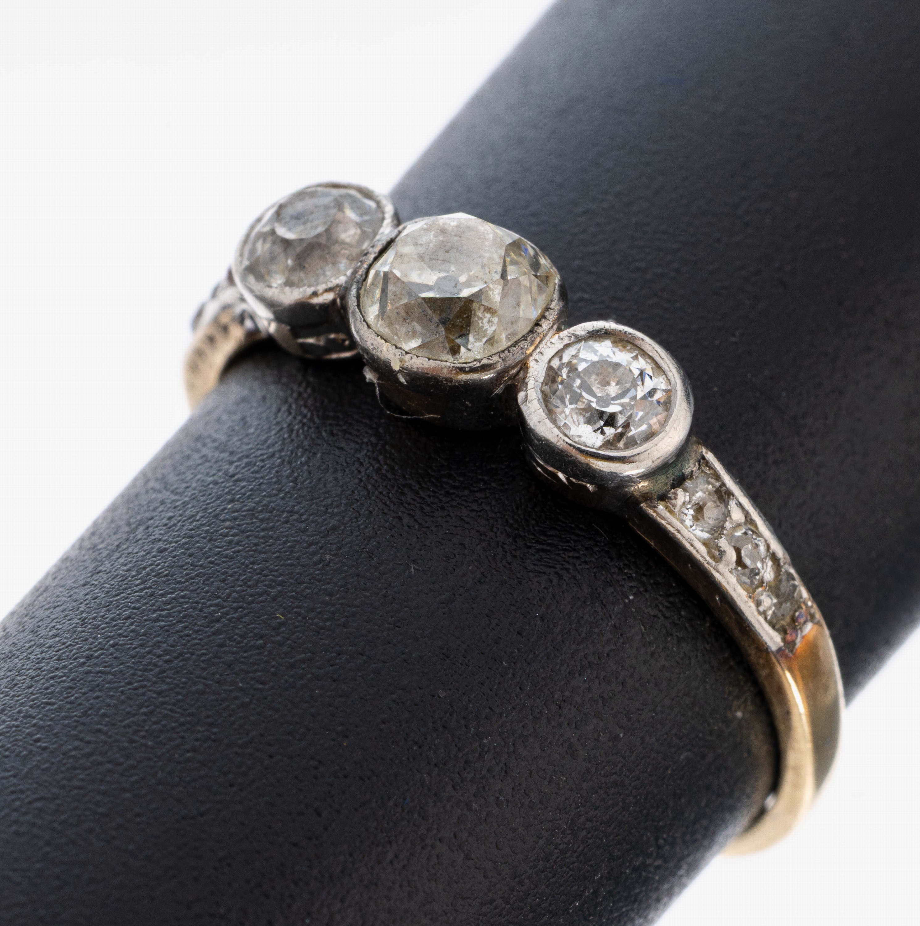 Image 27027205 - 14 kt Gold Diamant-Ring, um 1890, GG 585/000, 9 in Silber gefasste Altschliffdiamanten ...