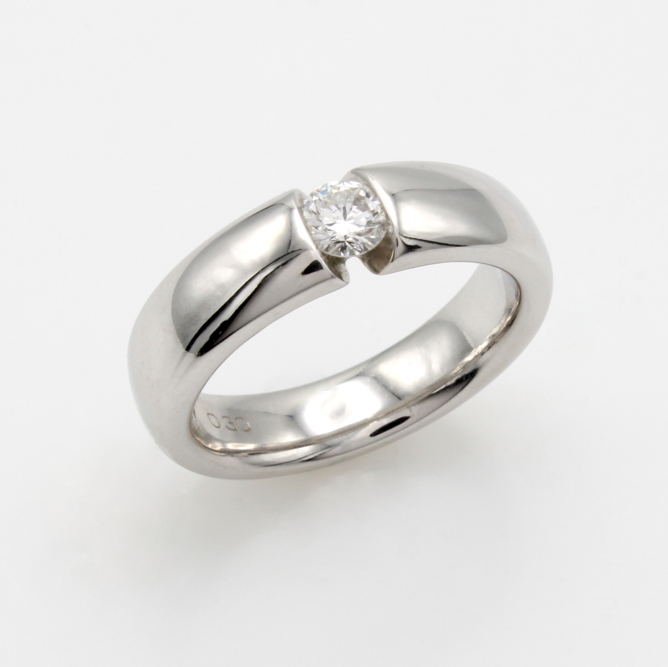 Image 27027211 - Ring mit Brillantsolitär, WG 585/000, in Spannringoptik, Brill. ca. 0.30 ct Weiß/si, ...