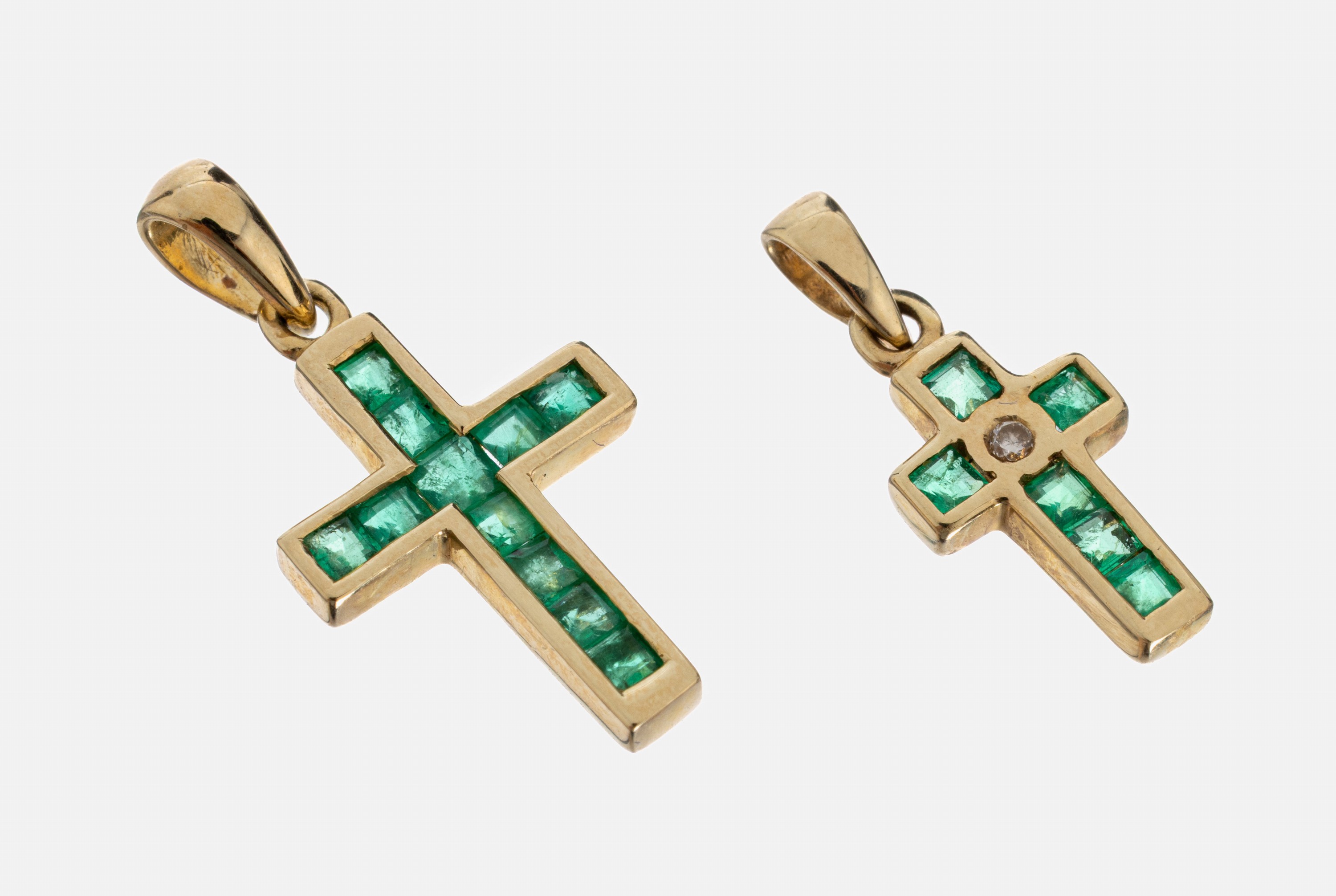 Image 27027244 - Konvolut 2 14 kt Gold Smaragd-Kreuzanhänger, GG 585/000, 1 x ca. 2 x 1 cm, 11 facett. ...