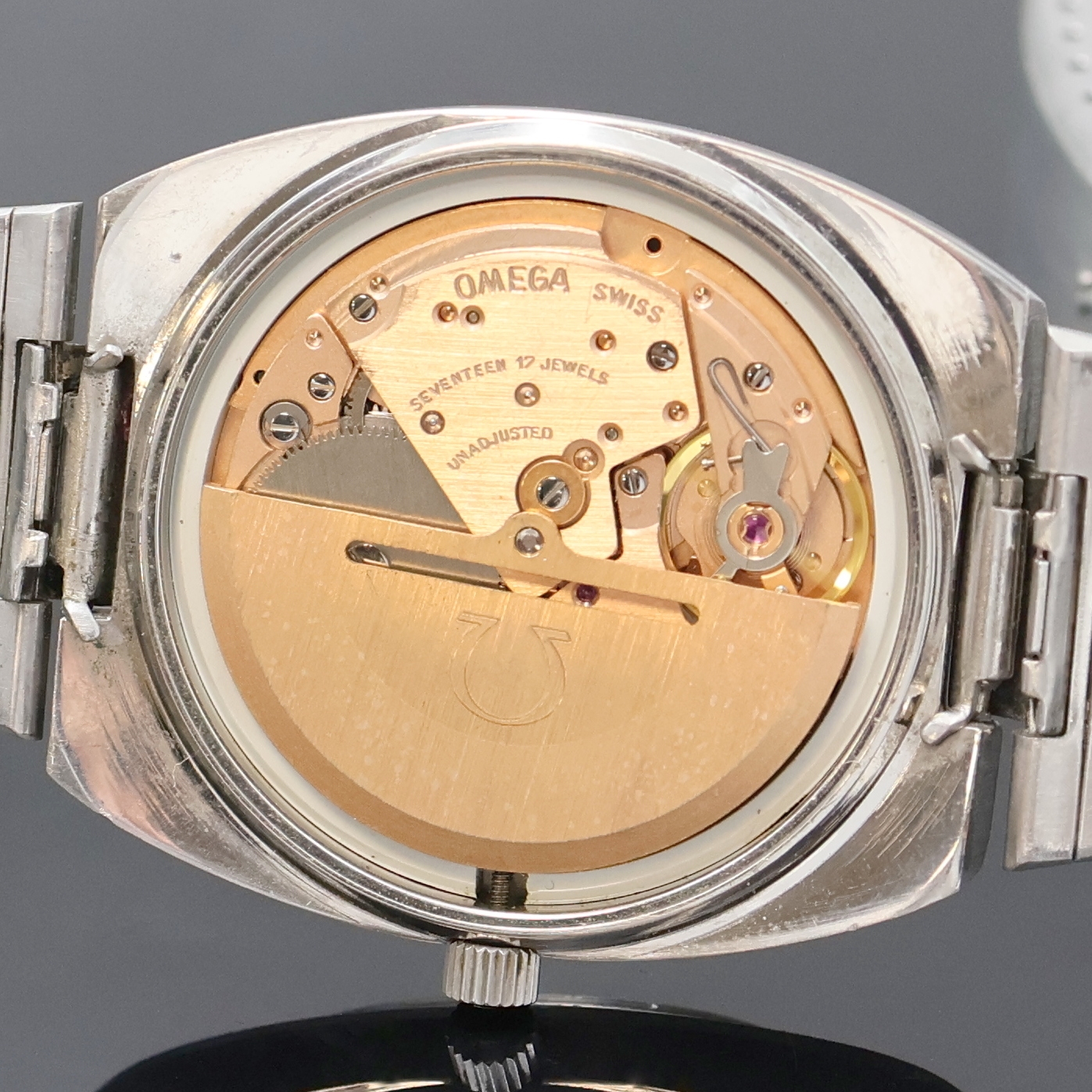 Detail g: OMEGA Seamaster Herrenarmbanduhr Referenz 166.0207/366.0843, Schweiz um 1979, Automatik, Boden m. Seepferdchenlogo aufgedr., blaues Zifferbl. m. ...