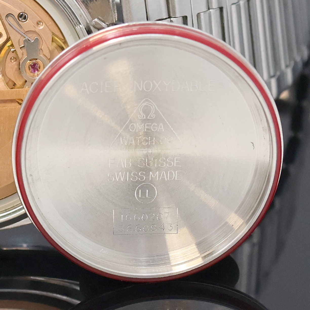 Detail h: OMEGA Seamaster Herrenarmbanduhr Referenz 166.0207/366.0843, Schweiz um 1979, Automatik, Boden m. Seepferdchenlogo aufgedr., blaues Zifferbl. m. ...