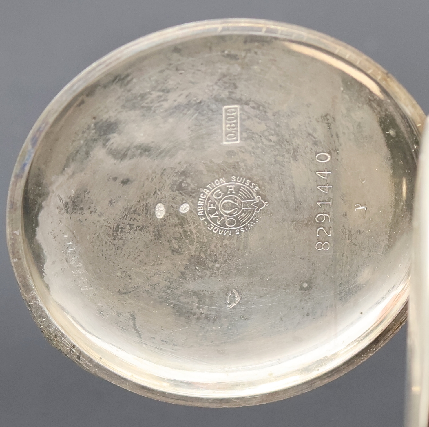 Detail c: OMEGA Silber Herrentaschenuhr um 1932, 800er Silber, Boden m. freiem Monogrammspiegel vertikal gestreift, sign. Emailzifferbl. m. arab. Std., gebl. ...