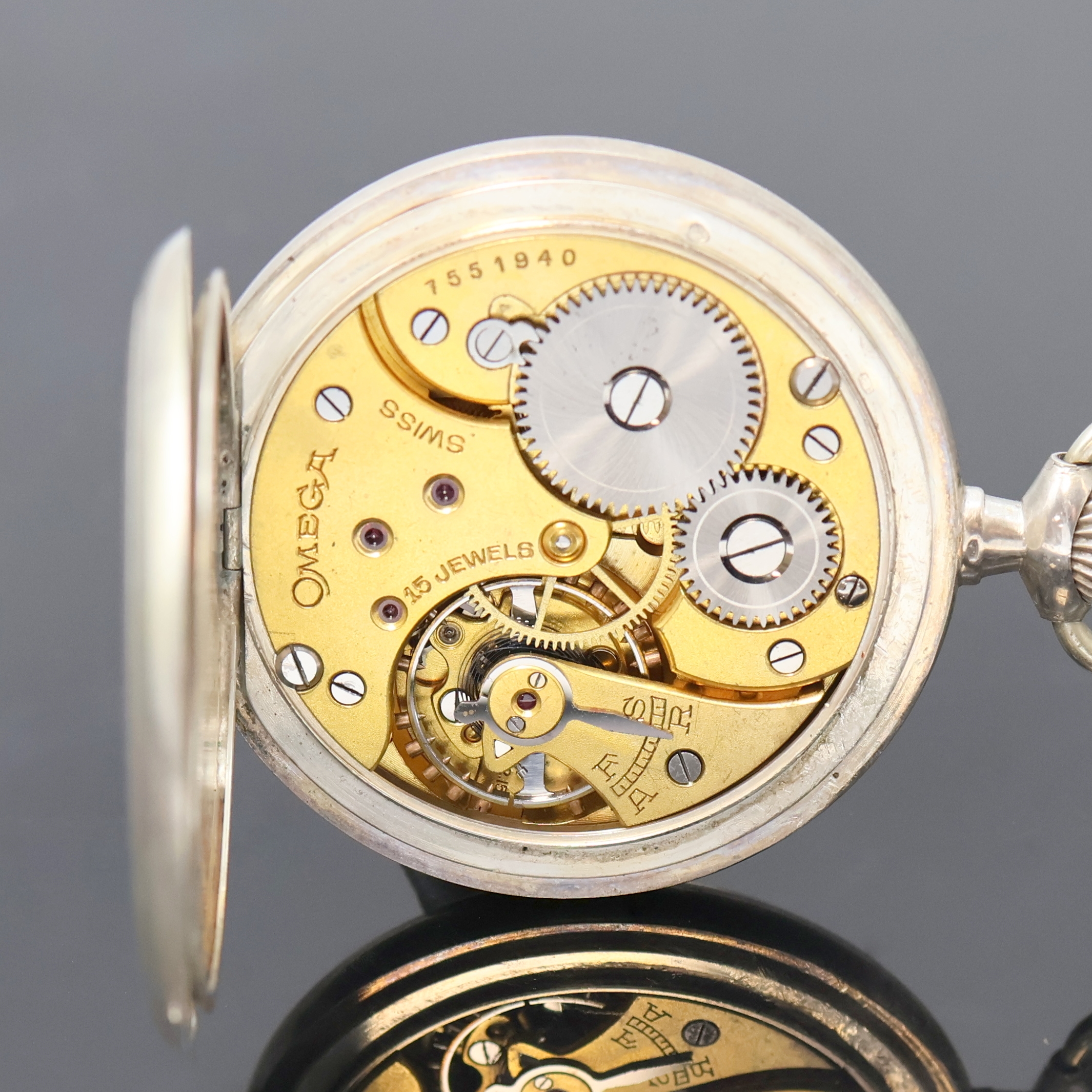 Detail d: OMEGA Silber Herrentaschenuhr um 1932, 800er Silber, Boden m. freiem Monogrammspiegel vertikal gestreift, sign. Emailzifferbl. m. arab. Std., gebl. ...