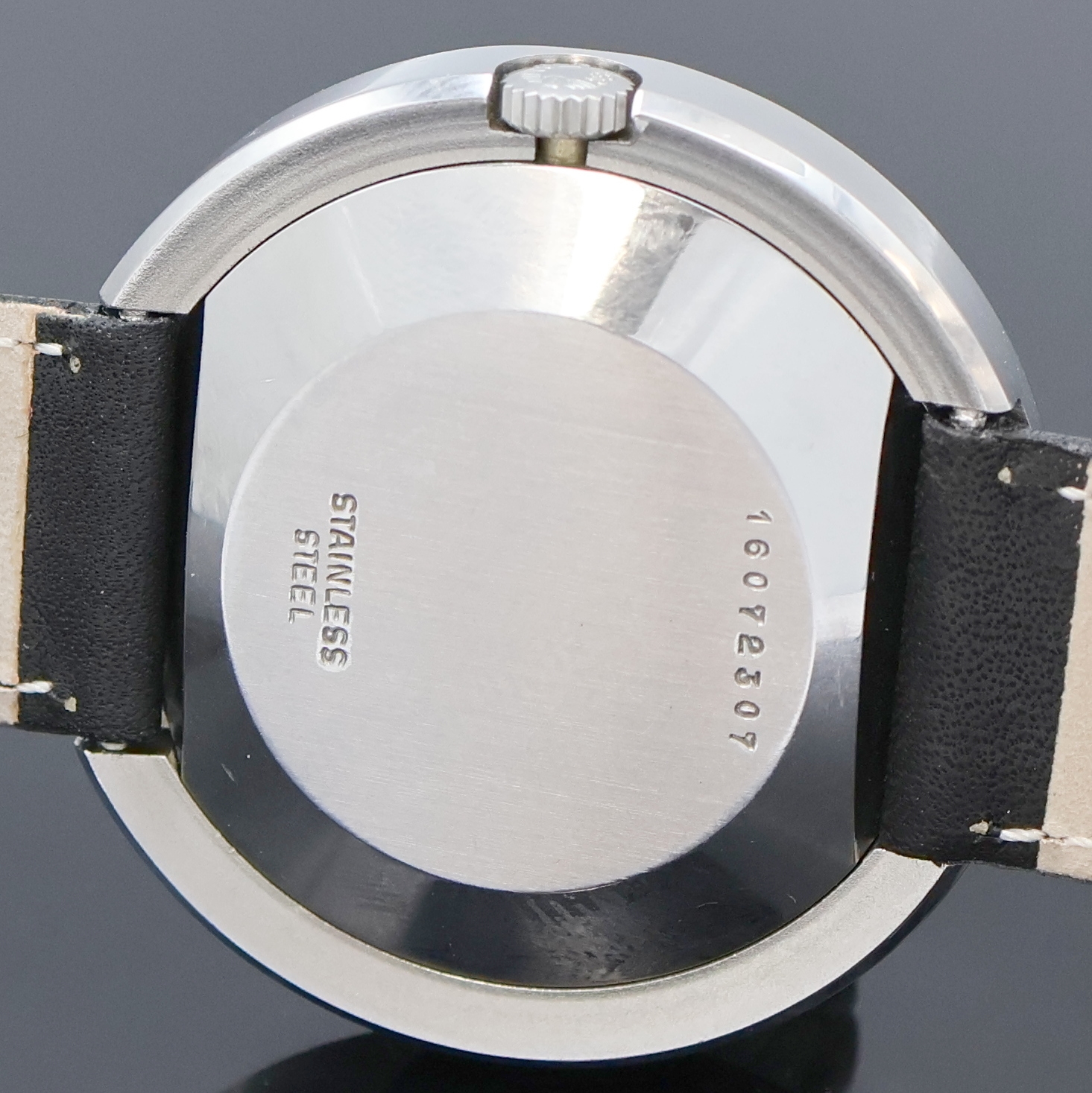 Detail d: LONGINES Admiral Automatic seltene große Herrenarmbanduhr Referenz 8581 in Stahl, Schweiz um 1970, zylindr. Monocoque-Geh., breite aufges. Lünette ...