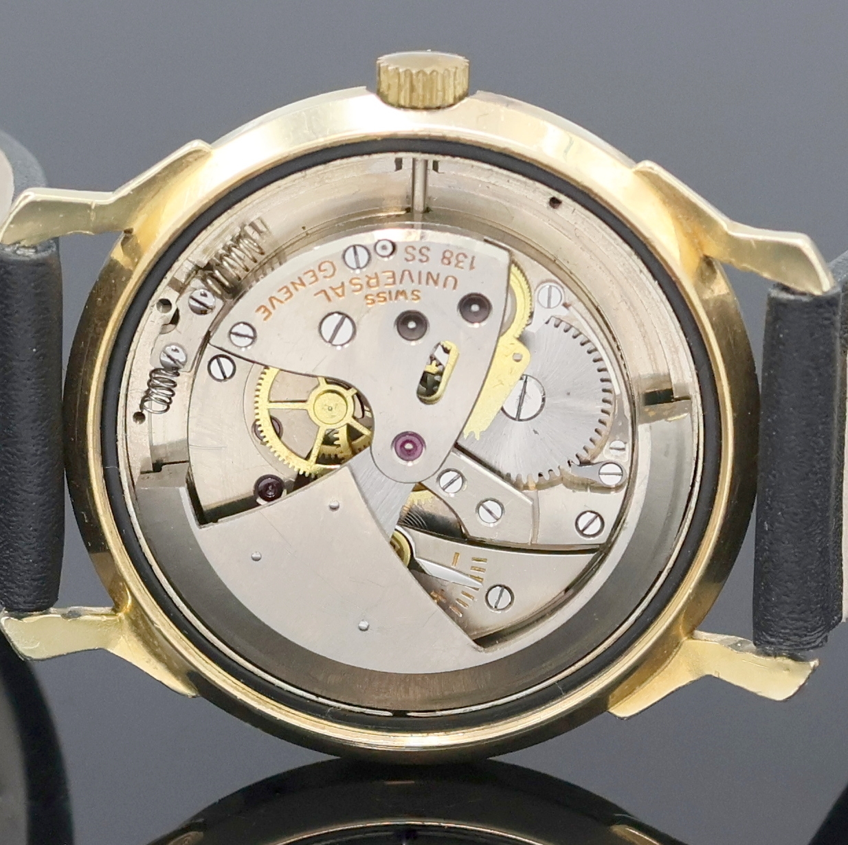 Detail e: UNIVERSAL Herrenarmbanduhr Kaliber 138SS in 14k Gold Filled, Schweiz/USA um 1950, Hammerautomatik, 2-tlg. Geh., verschr. Boden m. Namensgravur, ...