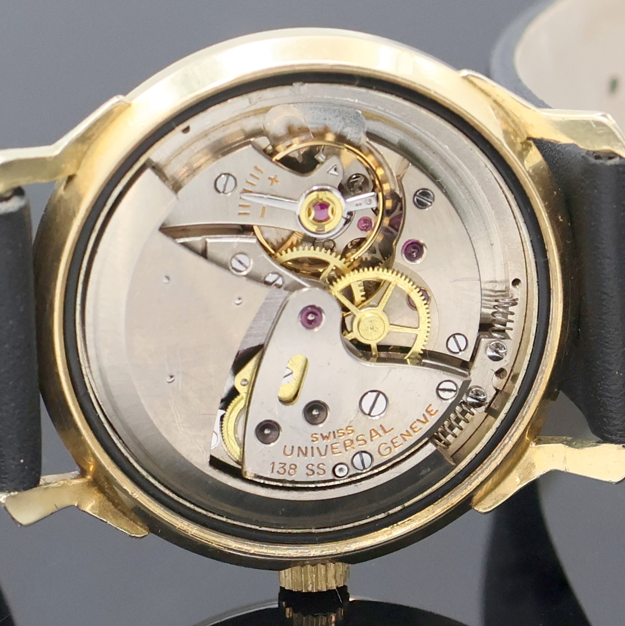 Detail f: UNIVERSAL Herrenarmbanduhr Kaliber 138SS in 14k Gold Filled, Schweiz/USA um 1950, Hammerautomatik, 2-tlg. Geh., verschr. Boden m. Namensgravur, ...