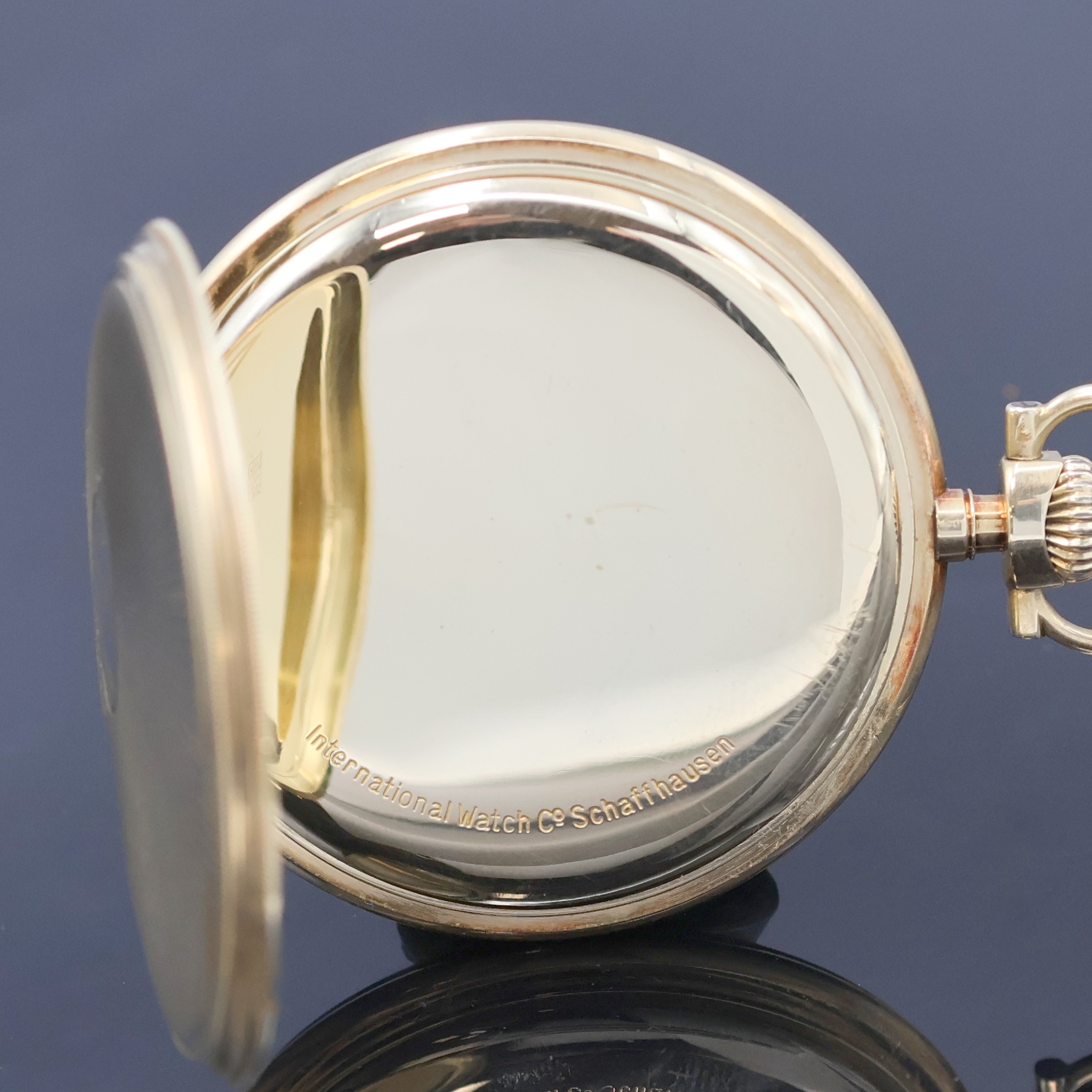 Detail b: IWC offene Herrentaschenuhr in GG 585/000, Schweiz um 1924, guill. Geh., sign. Goldcuvette, sign. Emailzifferbl. m. Breguetzahlen, gold. Zeiger, kl. ...