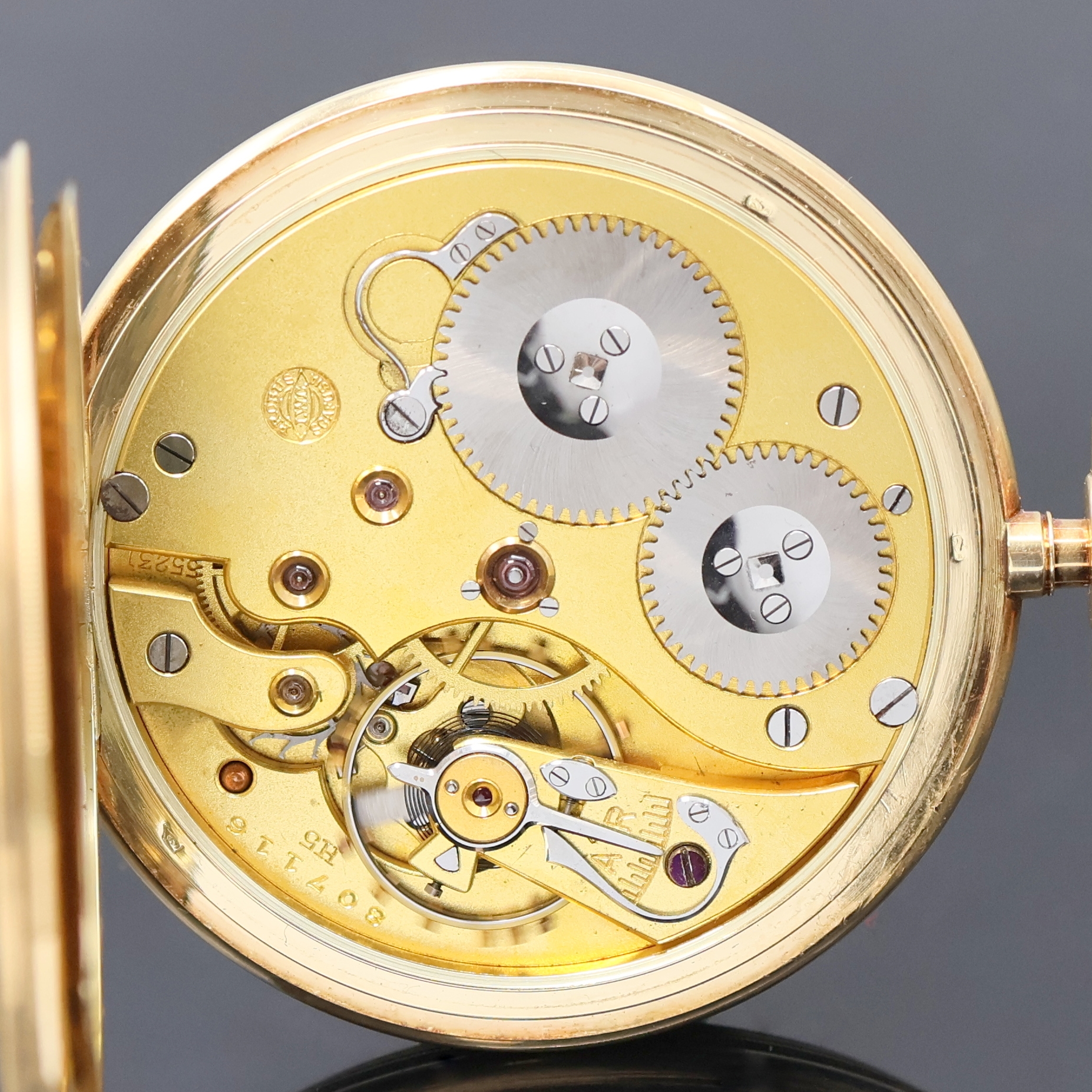 Detail d: IWC offene Herrentaschenuhr in GG 585/000, Schweiz um 1924, guill. Geh., sign. Goldcuvette, sign. Emailzifferbl. m. Breguetzahlen, gold. Zeiger, kl. ...
