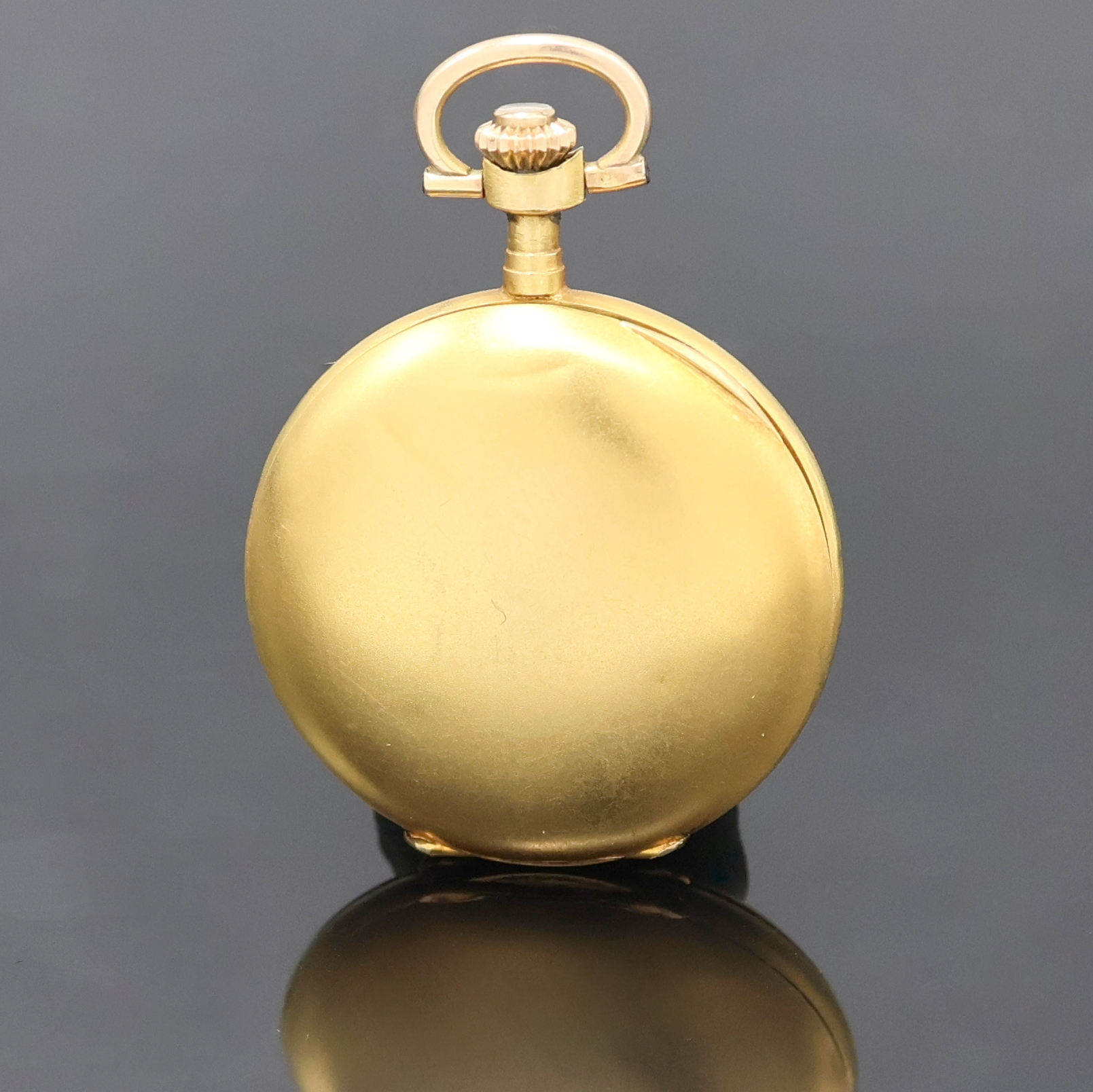 Detail b: Damensavonette in GG 585/000 mit Diamanten und Rubinen, Schweiz um 1890, 3-Deckel Goldgeh., fein grav. Sprungdeckel mit Steinbesatz, Boden l. dell., ...