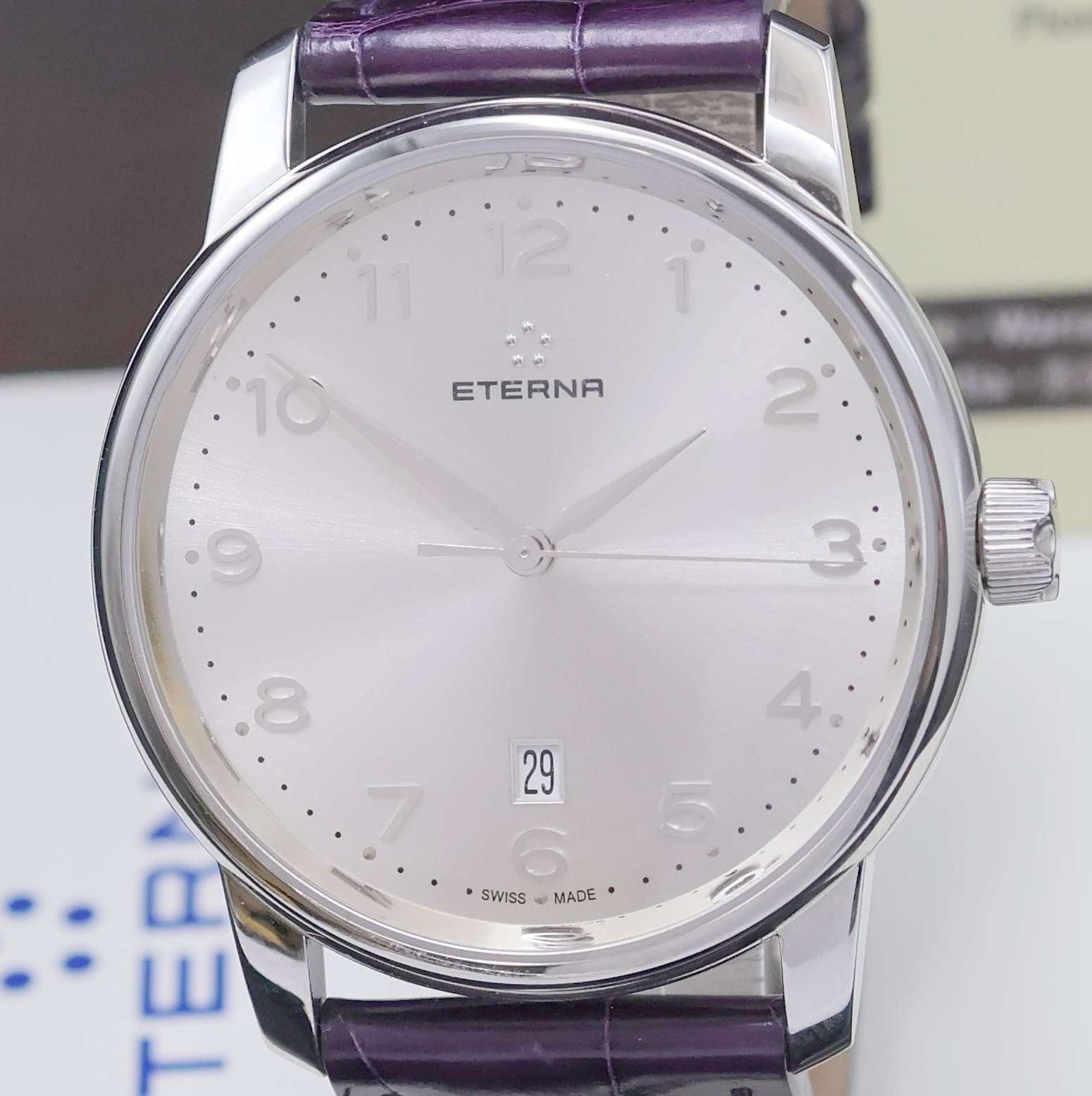 Detail a: ETERNA nahezu neuwertige große Herrenarmbanduhr in Stahl mit Box und Papier, Schweiz um 2020, Automatik, 2-tlg. Geh., Boden 4-fach verschr., silb. ...