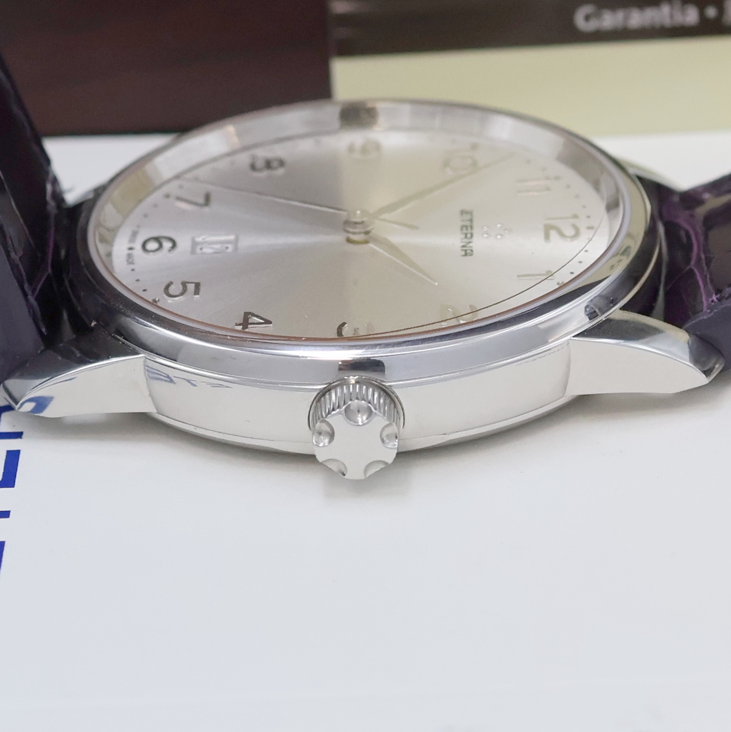Detail d: ETERNA nahezu neuwertige große Herrenarmbanduhr in Stahl mit Box und Papier, Schweiz um 2020, Automatik, 2-tlg. Geh., Boden 4-fach verschr., silb. ...
