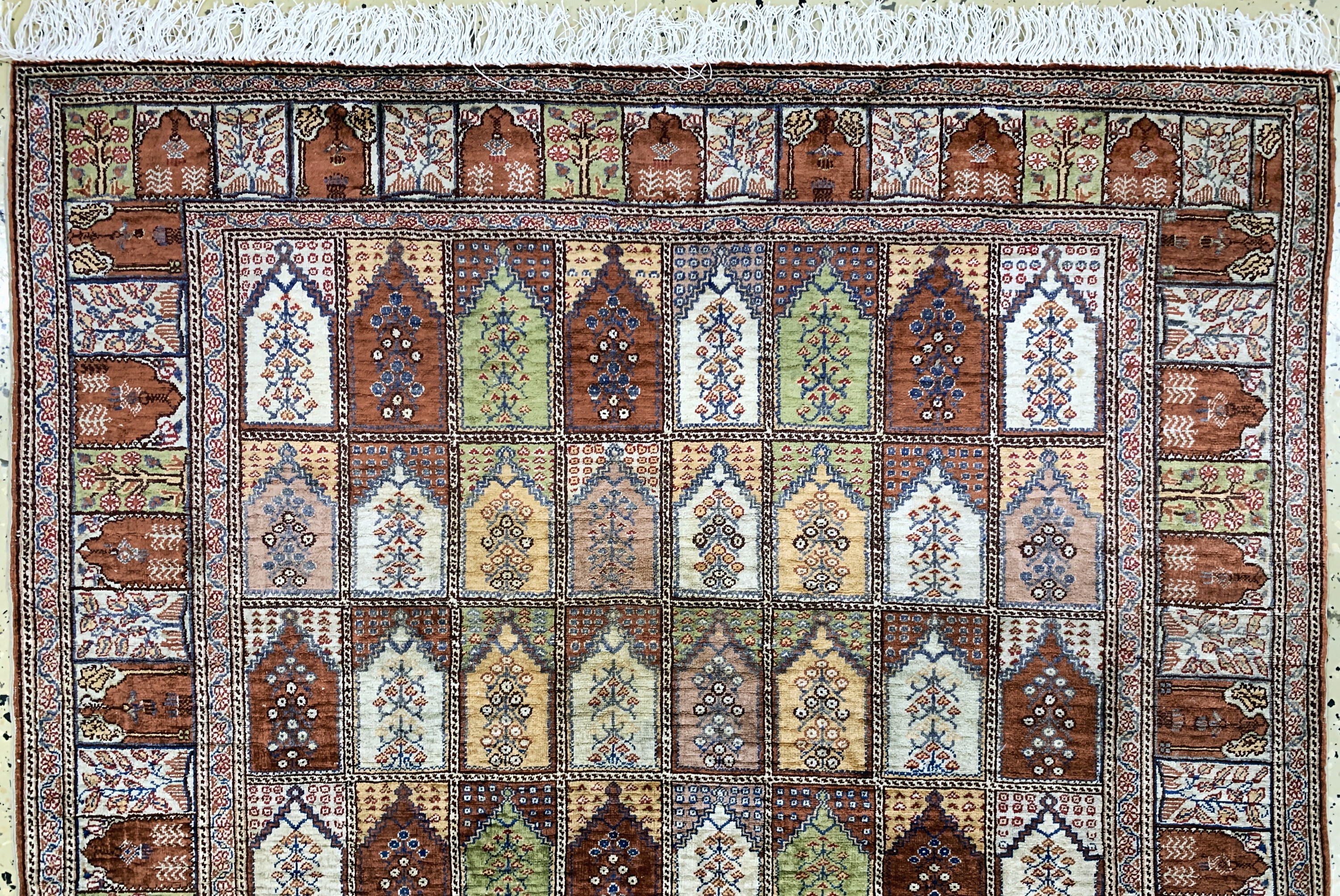 Detail b: Kayseri fein, Türkei, Mitte 20.Jhd., reine Naturseide, ca. 152 x 97 cm, EHZ: 2