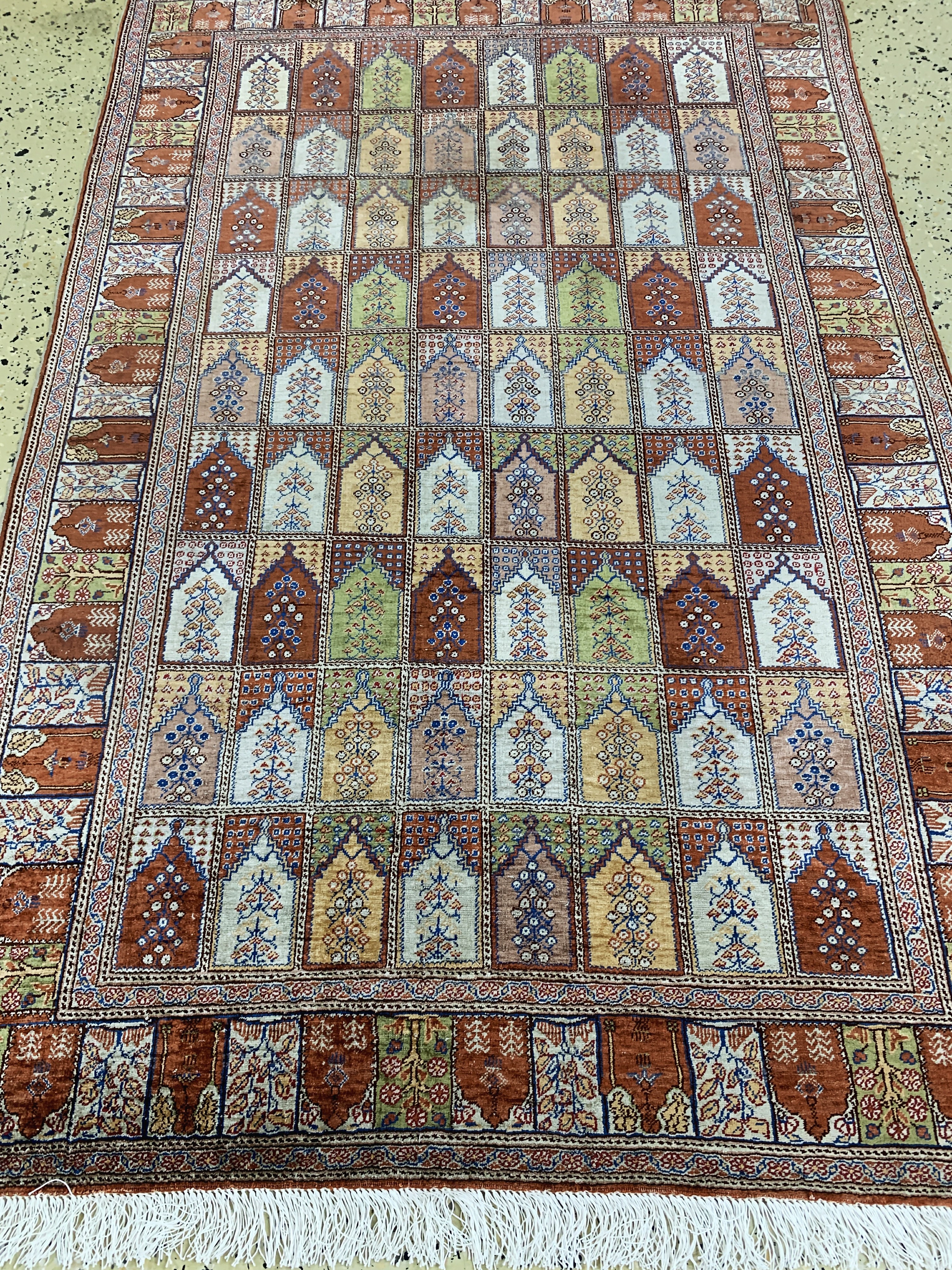 Detail d: Kayseri fein, Türkei, Mitte 20.Jhd., reine Naturseide, ca. 152 x 97 cm, EHZ: 2
