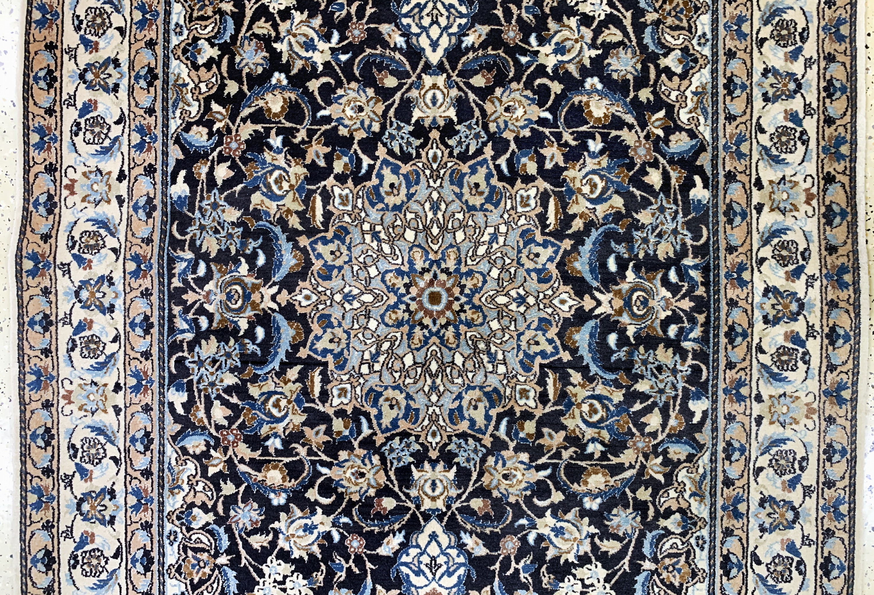 Detail b: Nain fein, Persien, Mitte 20.Jhd., Korkwolle mit Seide, ca. 206 x 128 cm, EHZ: 2