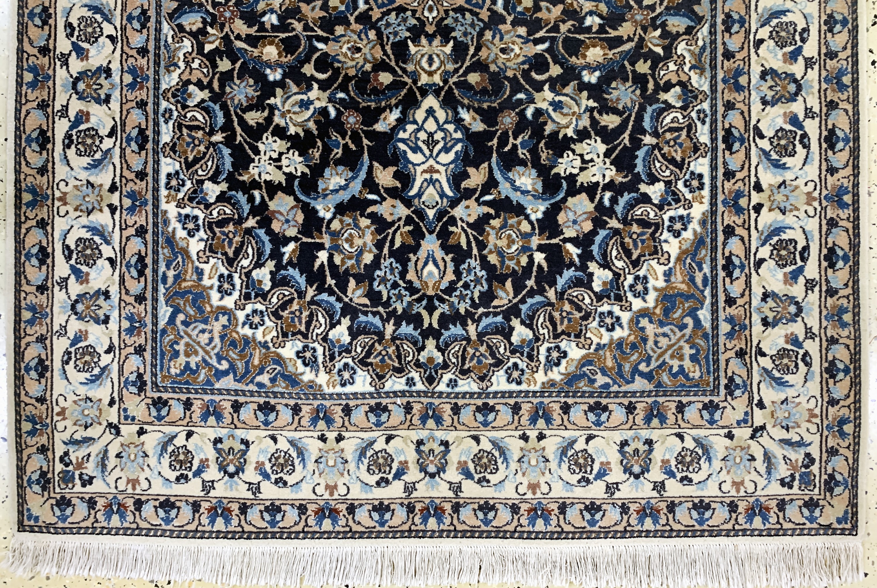 Detail c: Nain fein, Persien, Mitte 20.Jhd., Korkwolle mit Seide, ca. 206 x 128 cm, EHZ: 2