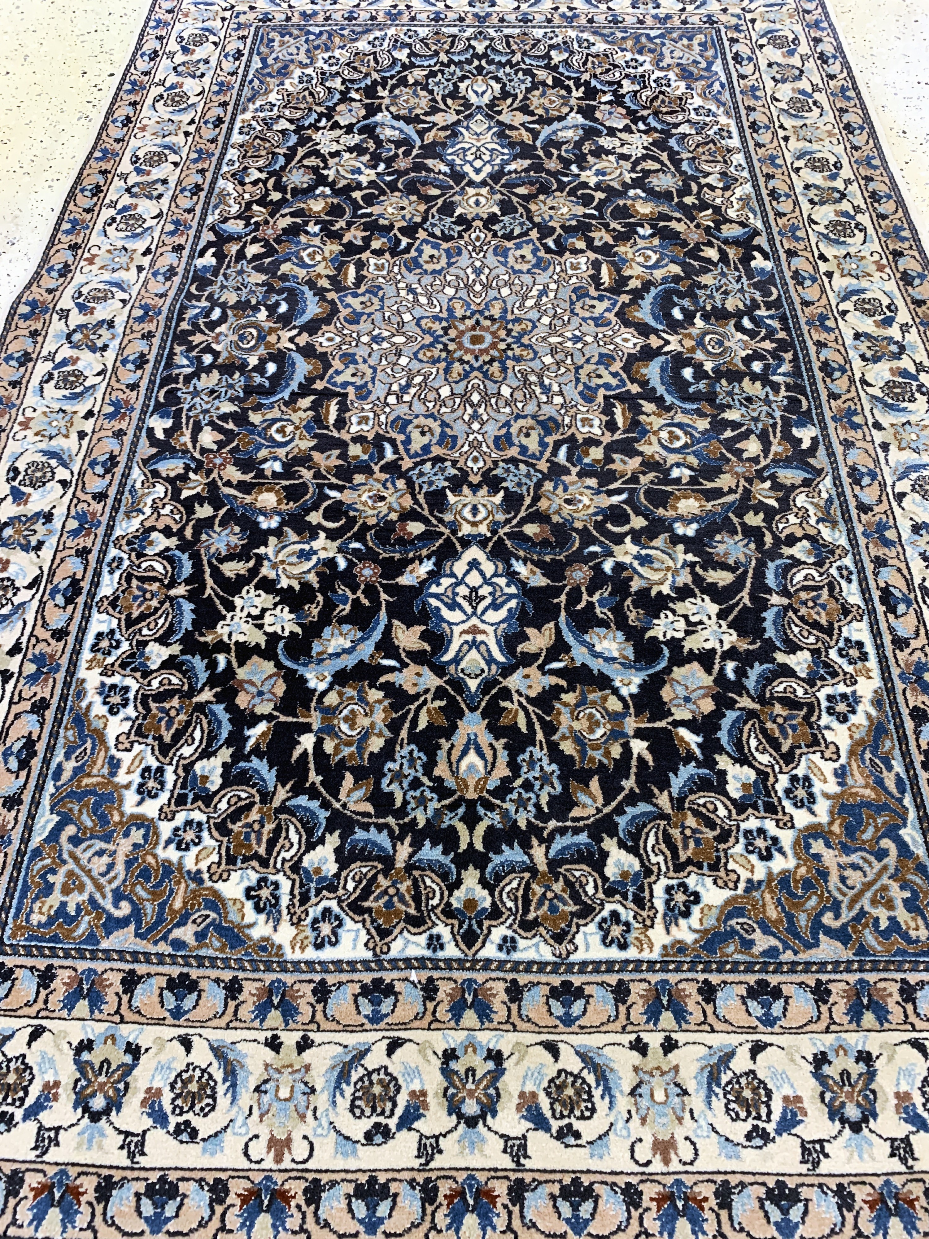 Detail d: Nain fein, Persien, Mitte 20.Jhd., Korkwolle mit Seide, ca. 206 x 128 cm, EHZ: 2