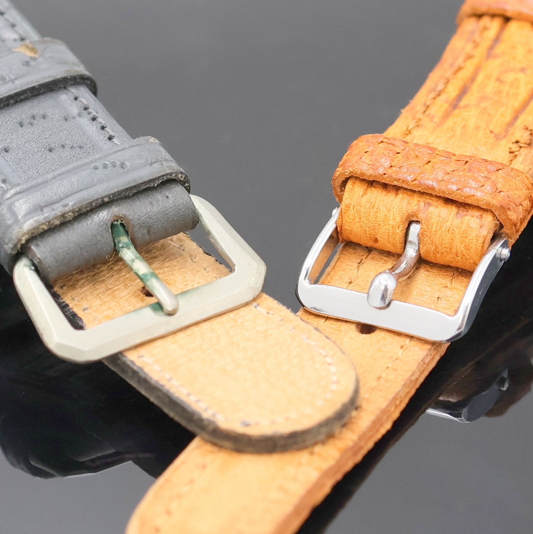 Detail c: Konvolut: 2 Armbanduhren, beide Handaufzug um 1940, verchr. Gehäuse, Edelstahlböden aufgedr., 1 x LANCO, silb. Zifferbl. m. arab. Std. fl., gebl. ...