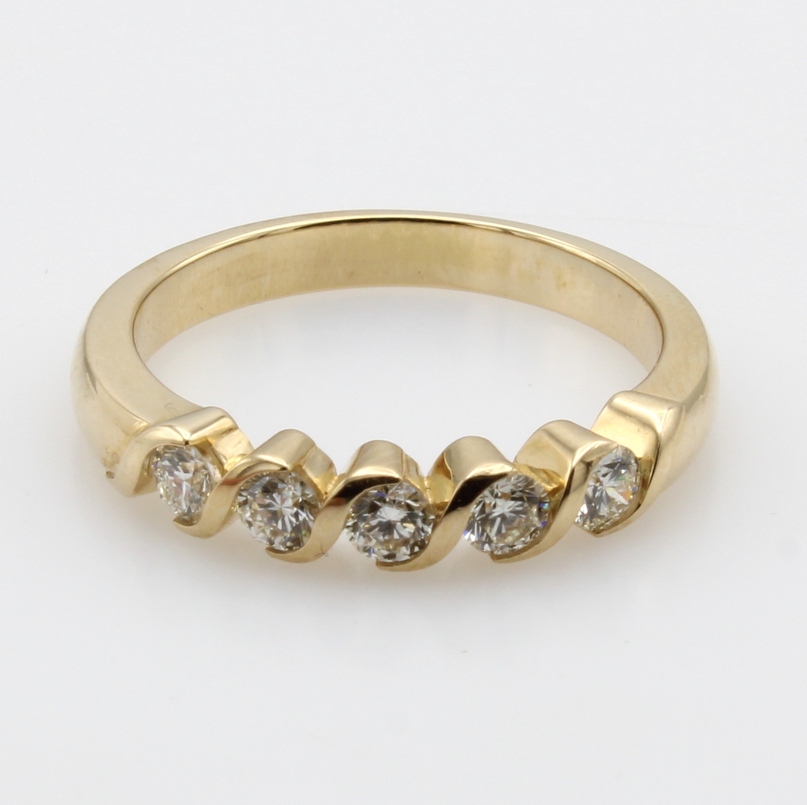 Image 27027277 - Ring mit Brillanten, GG 585/000, 5 Brill. zus. ca. 0.50 ct get.Weiß/lupenrein, RW ca. ...
