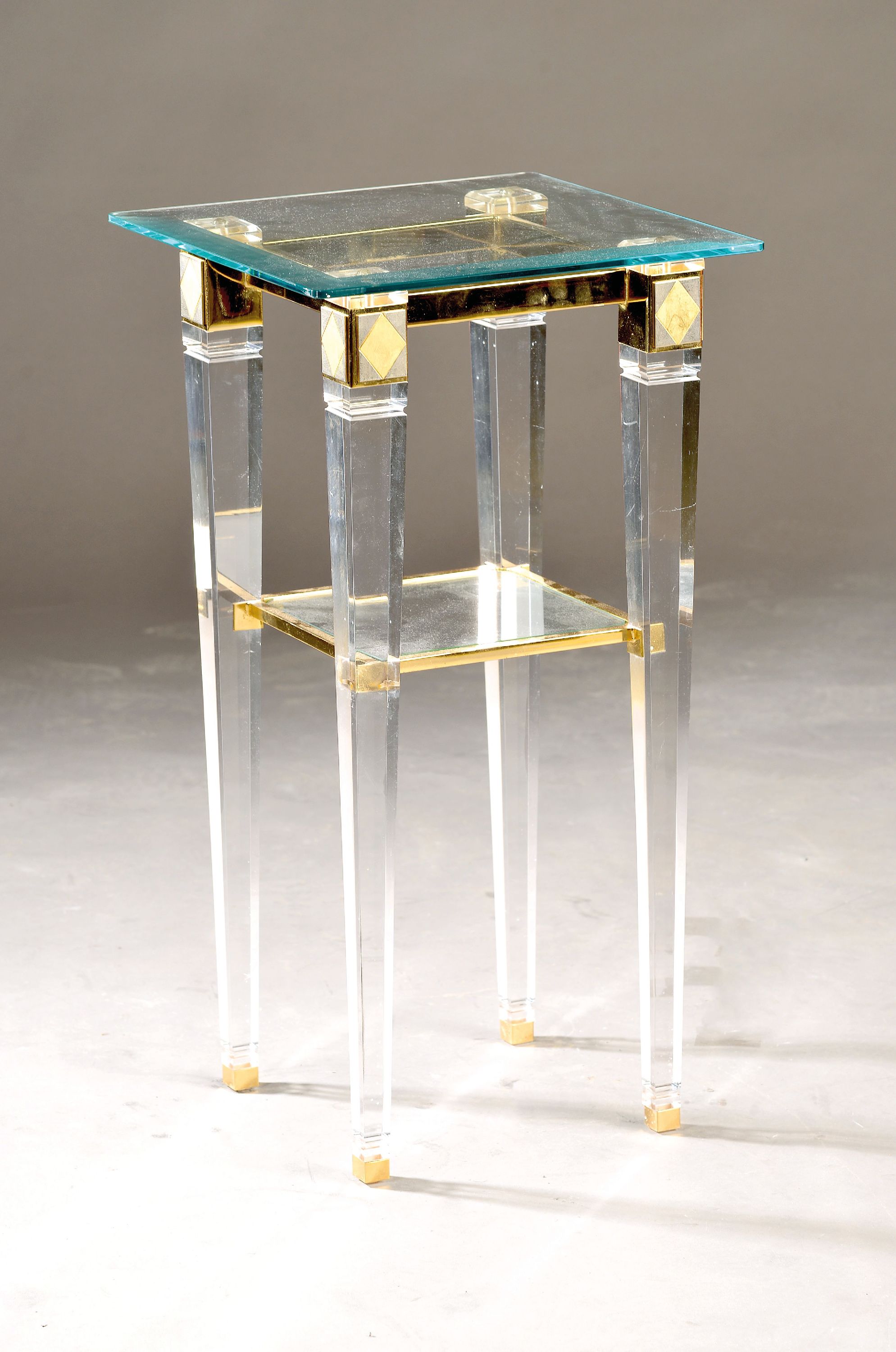 Image 27027283 - Beistelltisch, Italien, Acryl teils mit vergoldeten Metallapplikationen, ca. 67x35x 35cm