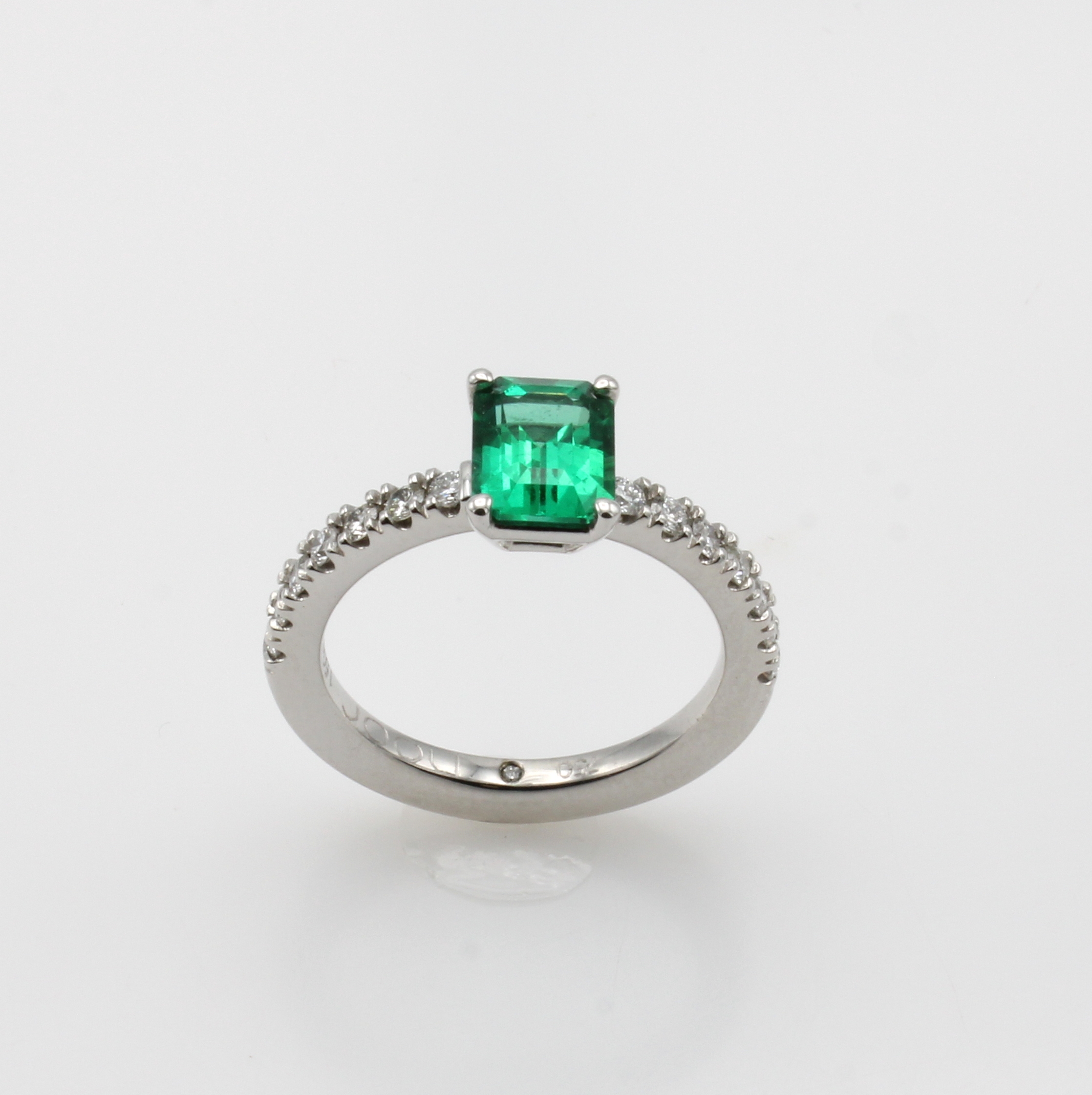 Image 27027287 - Ring mit Smaragd und Brillanten, WG 750/000,Smaragdachteck ca. 1.5 ct von sehr guter ...