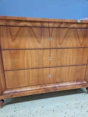 27027204a - Biedermeierkommode, deutsch, um 1830, Kirschbaumfurnier, drei Schubladen, ausgesprochen ...