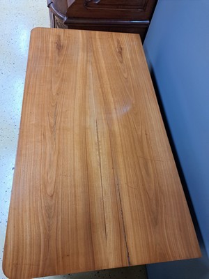 27027204g - Biedermeierkommode, deutsch, um 1830, Kirschbaumfurnier, drei Schubladen, ausgesprochen ...