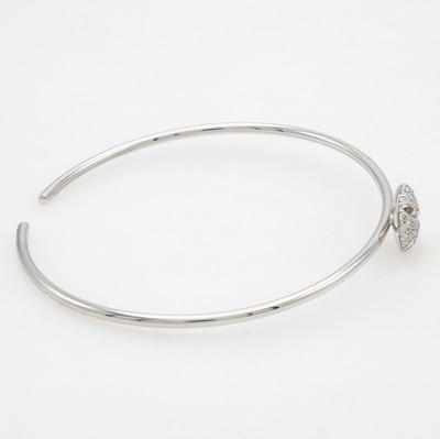 27027215a - Armspange mit Brillanten, WG 750/000, rundesElement mit Ornamenten, bes. m. Brill. zus. ...