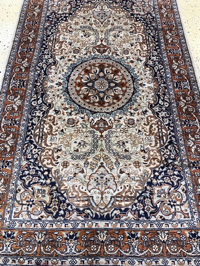 27027264g - 2 lot Lahor, Pakistan, Mitte 20.Jhd, Wolle auf Baumwolle, ca. 158 x 98 cm, EHZ: 2 ...