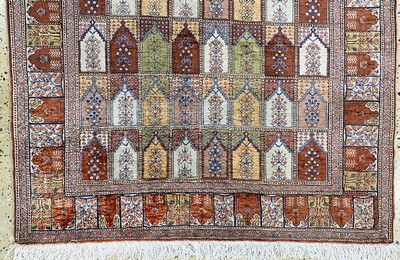 27027266a - Kayseri fein, Türkei, Mitte 20.Jhd., reine Naturseide, ca. 152 x 97 cm, EHZ: 2 ...