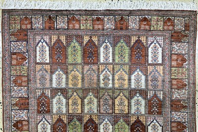 27027266b - Kayseri fein, Türkei, Mitte 20.Jhd., reine Naturseide, ca. 152 x 97 cm, EHZ: 2 ...