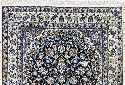 27027267a - Nain fein, Persien, Mitte 20.Jhd., Korkwolle mit Seide, ca. 206 x 128 cm, EHZ: 2 ...