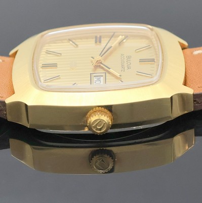 27027271c - BULOVA Accuquartz Herrenarmbanduhr, Schweiz um 1970, verg. Metallgeh., Edelstahlboden ...