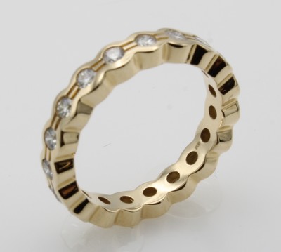 27027291a - Ring mit Brillanten, GG 585/000, Brill. rundum bes. zus. ca. 1 ct get.Weiß/lupenrein, ...