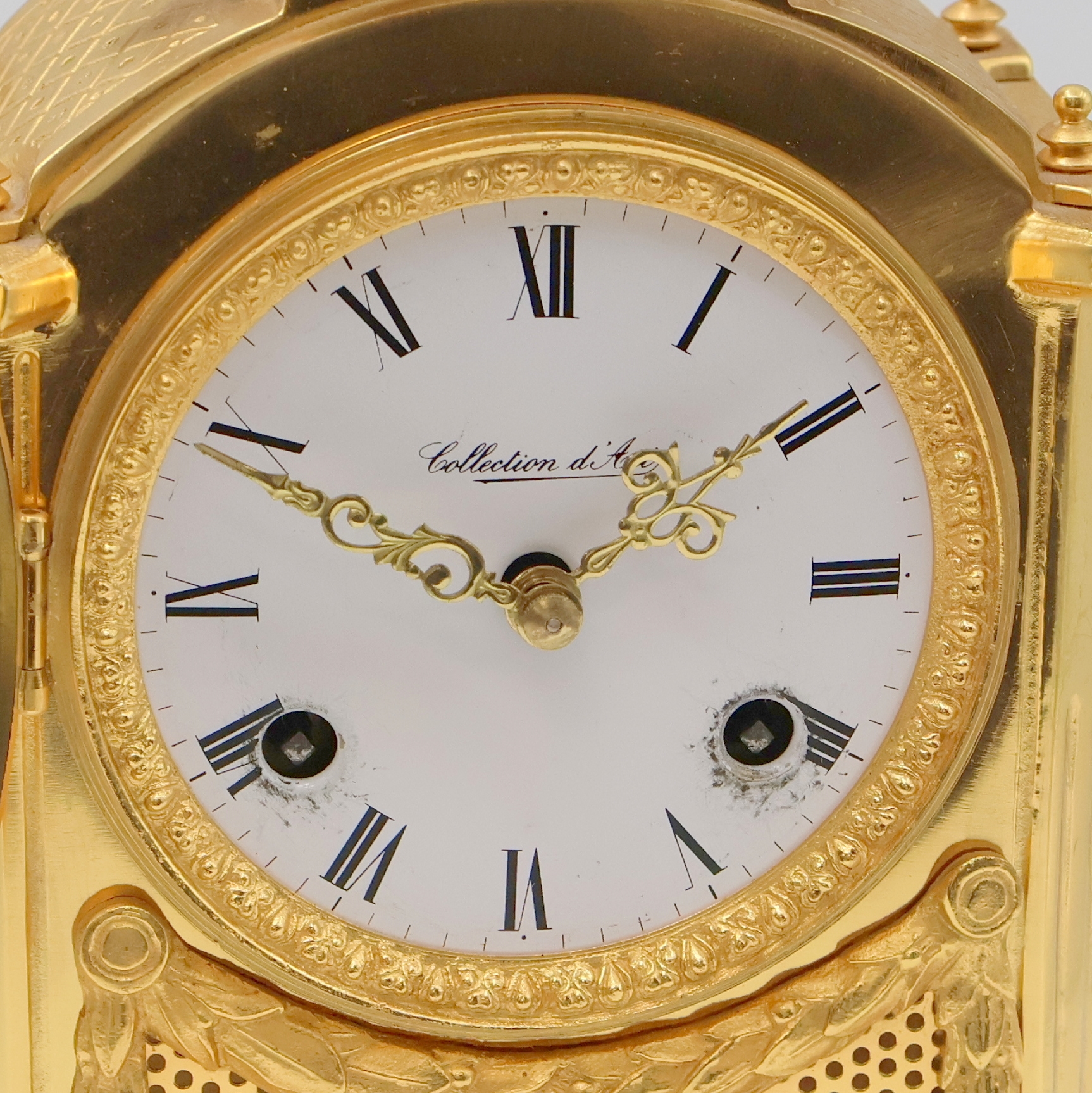 Detail a: COLLECTION d'Art vergoldete Tischuhr mit Schlagwerk, Deutschland um 1980, verg. Geh. im Stil der 1780er Jahre, verg. Lünette sowie rücks. zu ...