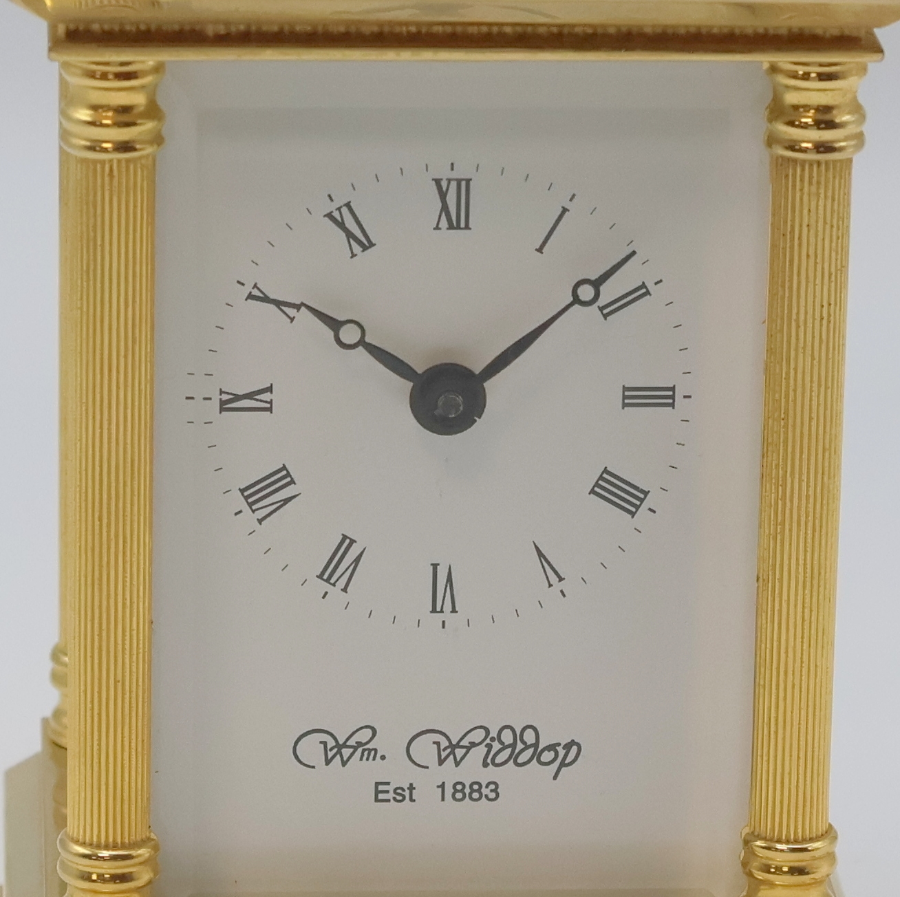 Detail a: WM. WIDDOP vergoldete 8 Tage Reiseuhr, um 1980, Schlüsselaufzug, verg. Geh. 5-fach vergl., rücks. zu öffnen, weißes Zifferbl. m. röm. Zahlen, ...
