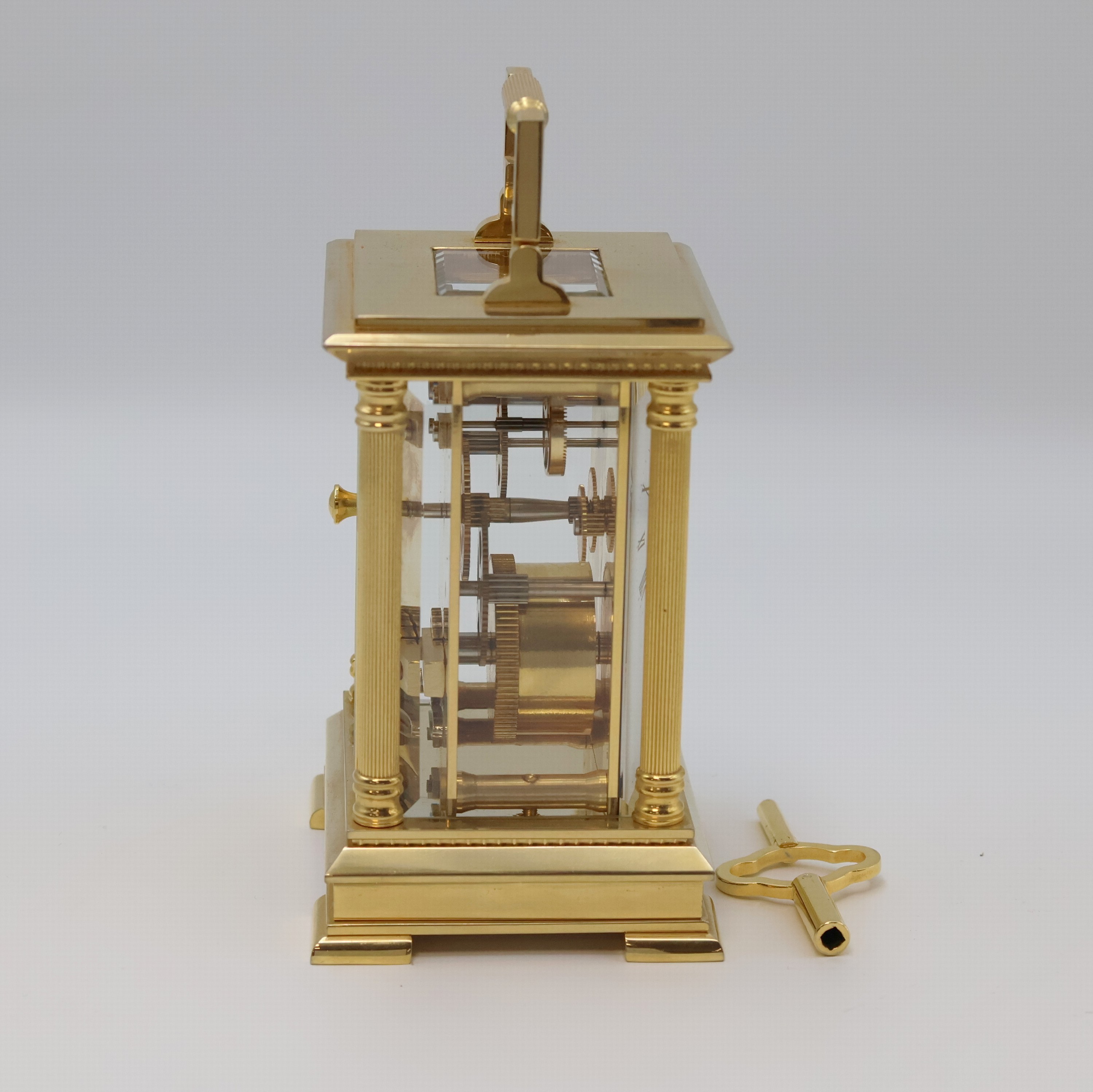 Detail b: WM. WIDDOP vergoldete 8 Tage Reiseuhr, um 1980, Schlüsselaufzug, verg. Geh. 5-fach vergl., rücks. zu öffnen, weißes Zifferbl. m. röm. Zahlen, ...