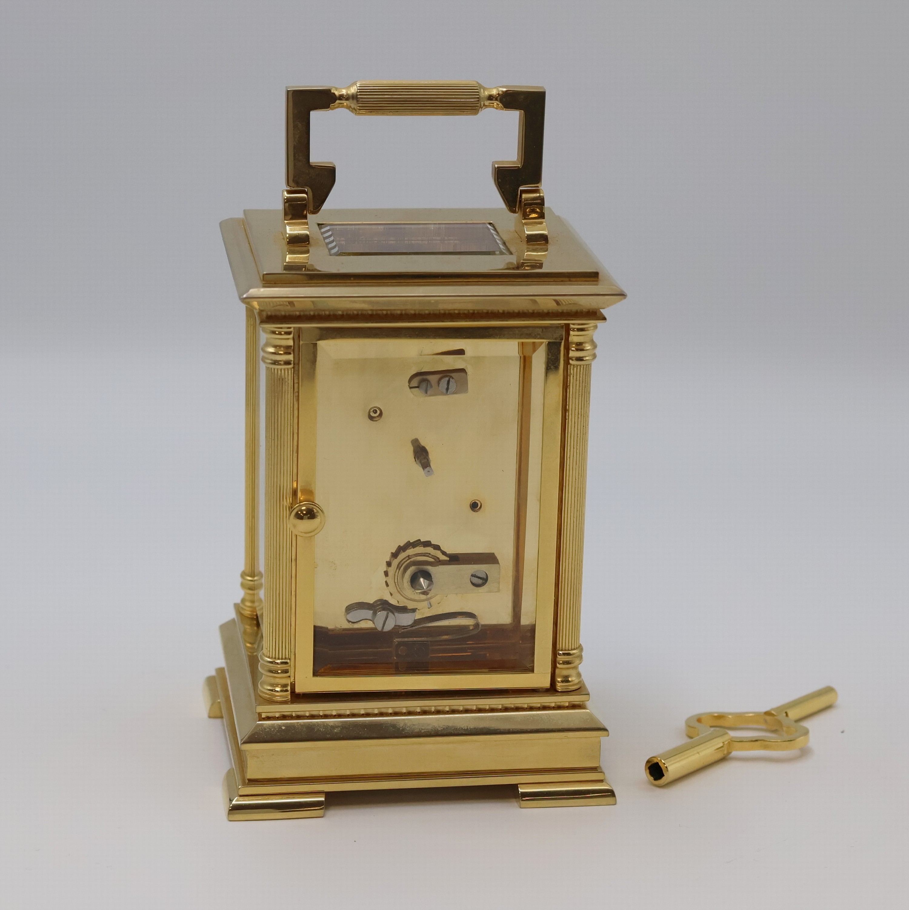 Detail c: WM. WIDDOP vergoldete 8 Tage Reiseuhr, um 1980, Schlüsselaufzug, verg. Geh. 5-fach vergl., rücks. zu öffnen, weißes Zifferbl. m. röm. Zahlen, ...