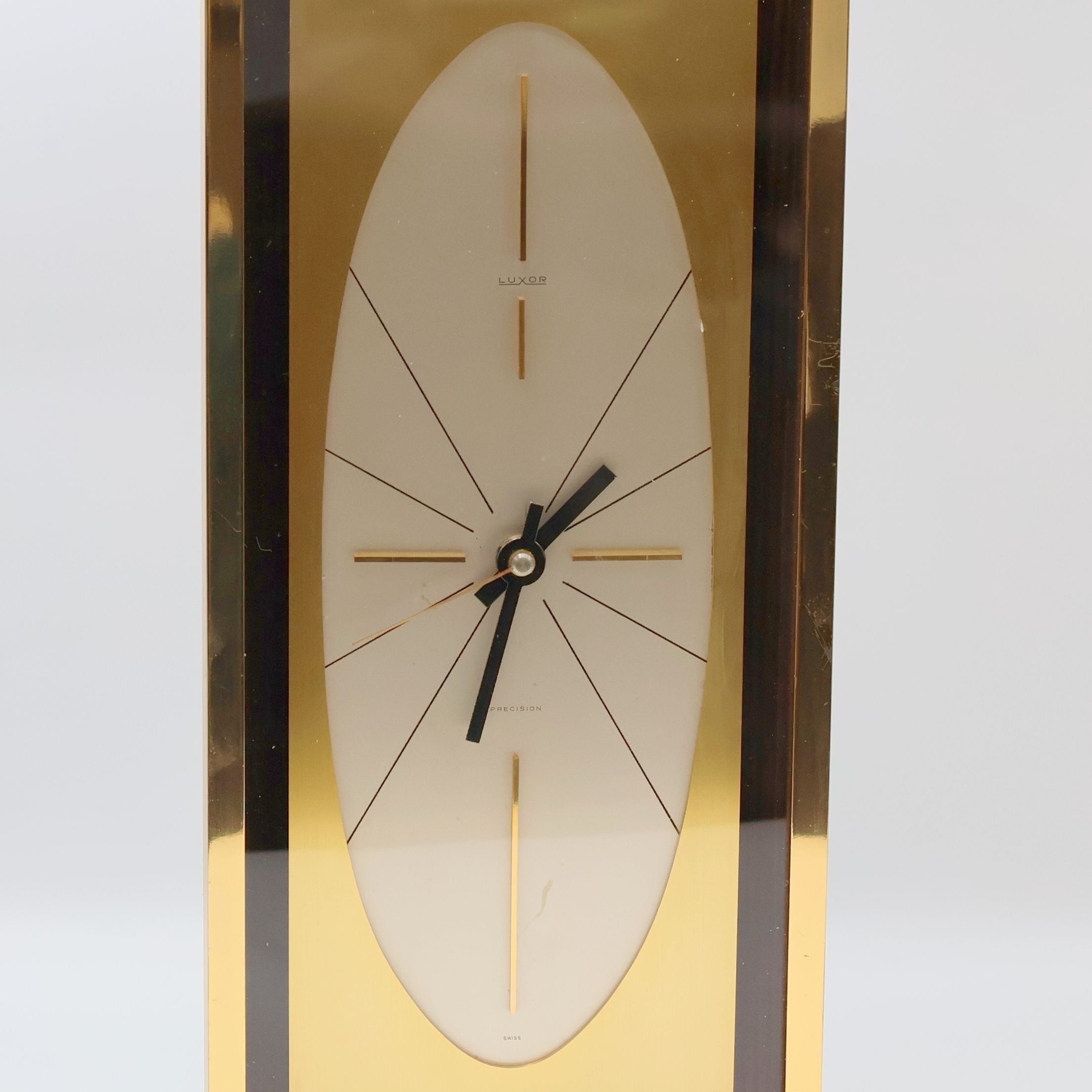 Detail a: LUXOR Precision vergoldete Wanduhr/Tischuhr, Schweiz um 1970, Elektromechanisch, Holzdesign, silb. Zifferbl. m. 4 gold. Std.- Ind., schwarze Zeiger, ...