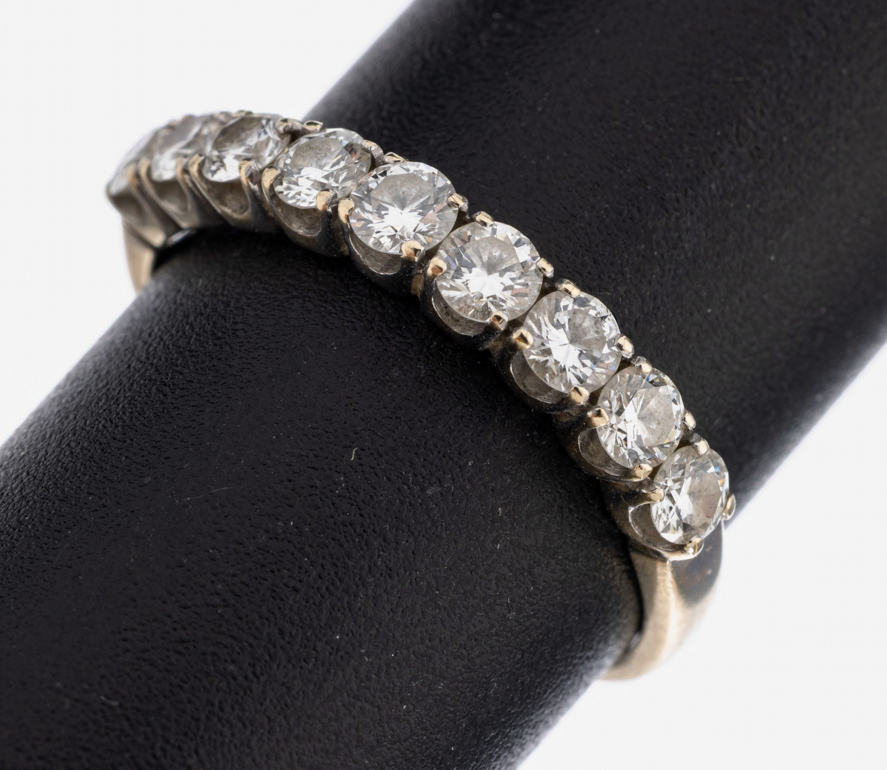 Image 27027433 - 14 kt Gold Brillant-Ring, WG 585/000, 9 Brillanten zus. ca. 0.72 ct (grav.) Weiß/si, ...