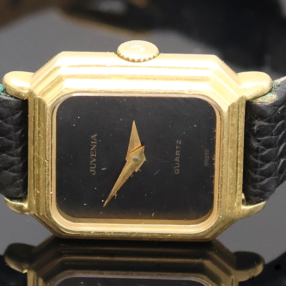 Detail a: JUVENIA Damenarmbanduhr in GG 750/000, Schweiz um 1980, quarz, 2-tlg. Geh., Boden aufgedr., schwarz. Zifferbl., gold. Dauphinezeiger, Werk def./zu ...