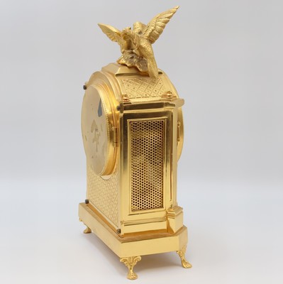 27027409b - COLLECTION d´Art vergoldete Tischuhr mit Schlagwerk, Deutschland um 1980, verg. Geh. im ...