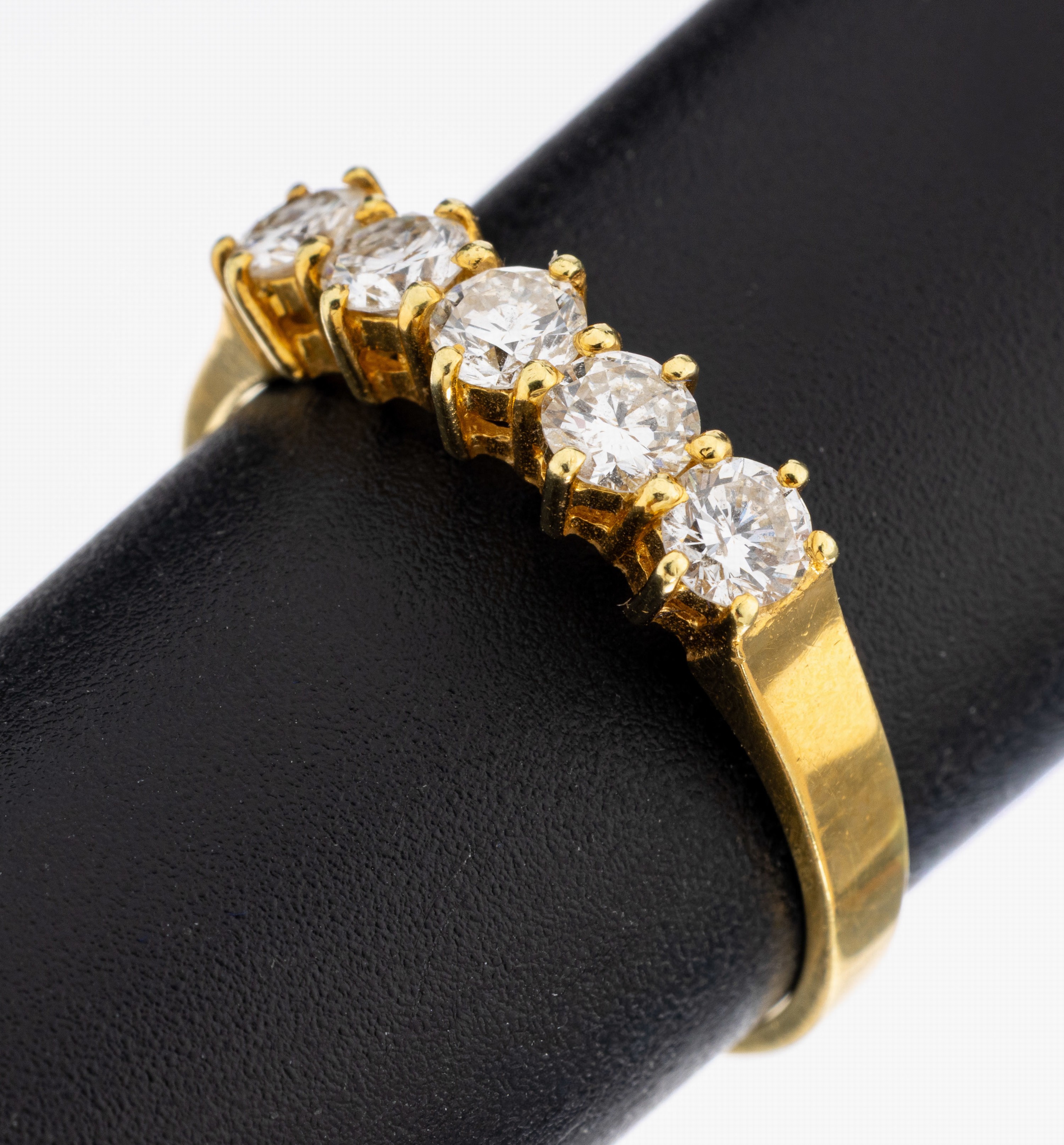 Image 27029497 - 18 kt Gold Brillant-Ring, GG 750/000, 5 Brillanten zus. ca. 0.75 ct Weiß/p, RW 60, ...