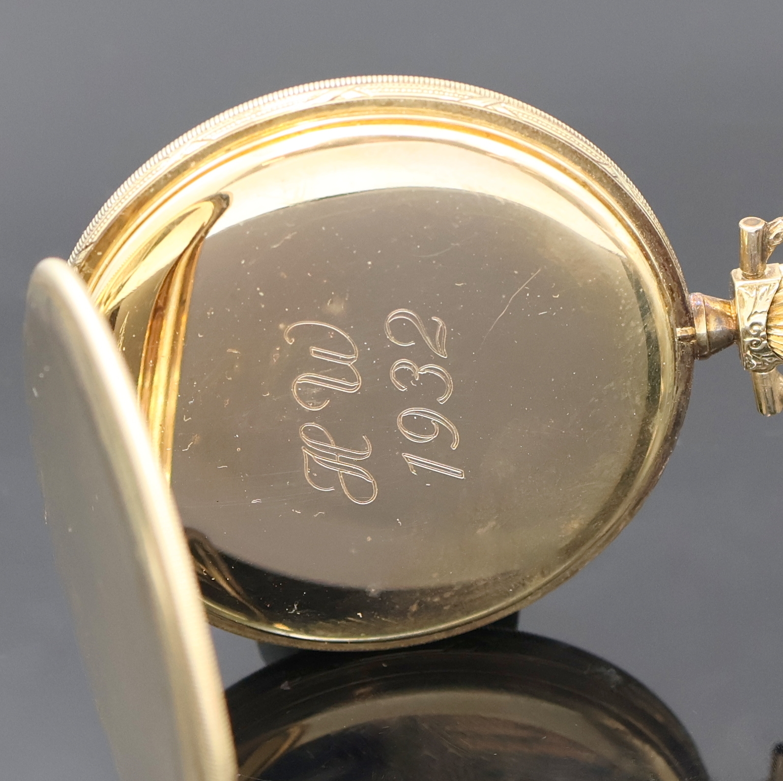 Detail b: CORTEBERT Chronometer Frackuhr in GG 585/000, Schweiz um 1932, Gehäuserand grav., Metallcuvette m. Monogramm, goldfarb. Zifferbl. m. Breguet-Zahlen, ...