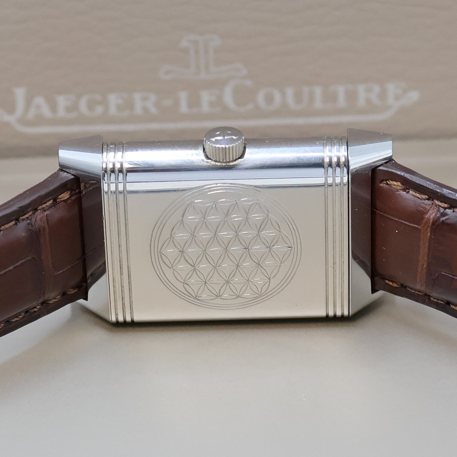 Detail d: Jaeger-LeCoultre Reverso Grande Taille Armbanduhr Referenz 270.8.62 in Stahl, Schweiz um 2014, Handaufzug, Wendegeh. rückseitig m. Mandala-Grav., ...