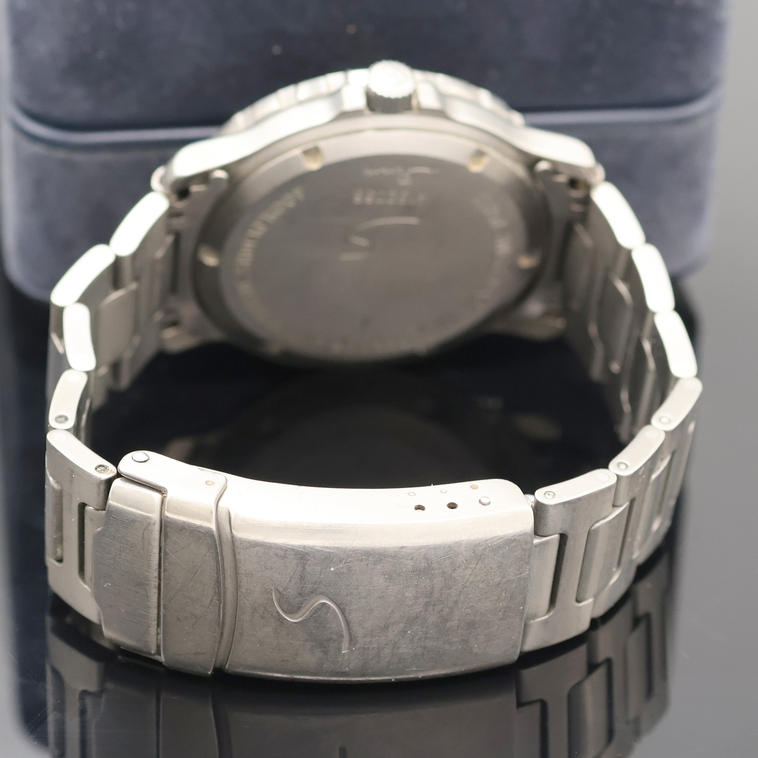Detail c: SINN Taucher-Chronometer Armbanduhr in Titan, Schweiz um 1999, Automatik, orig. Gliederband m. Faltschl., Tauchverlängerung, Boden u. Krone ...