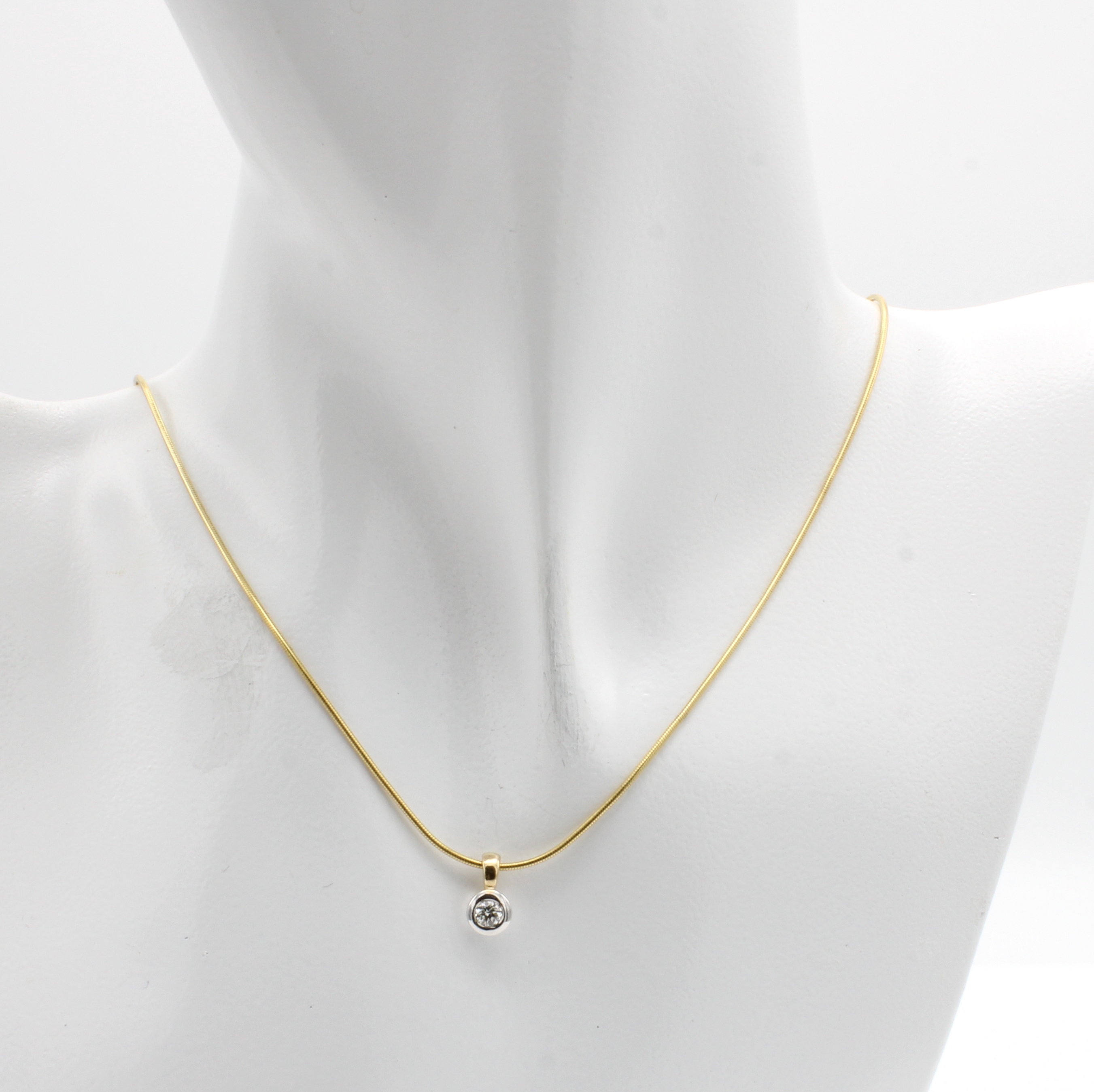 Image 27029755 - Anhänger mit Brillantsolitär an Kette, GG/WG 585/000, Brill. ca. 0.15 ct Weiß/si, L. ...